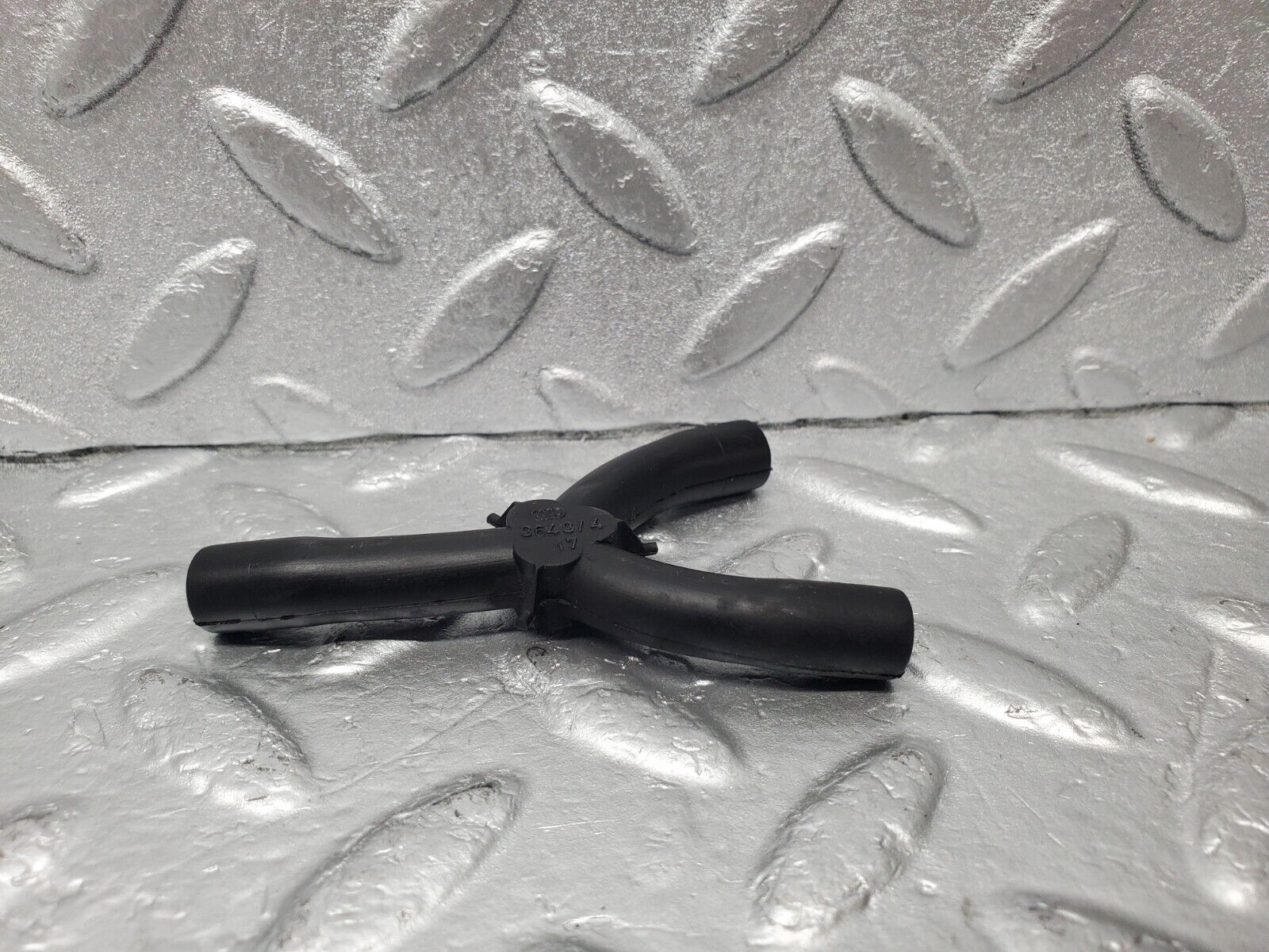 46673 Mercedes-Benz C123 280CE Coupe Vacuum Pipe Hose Distributor