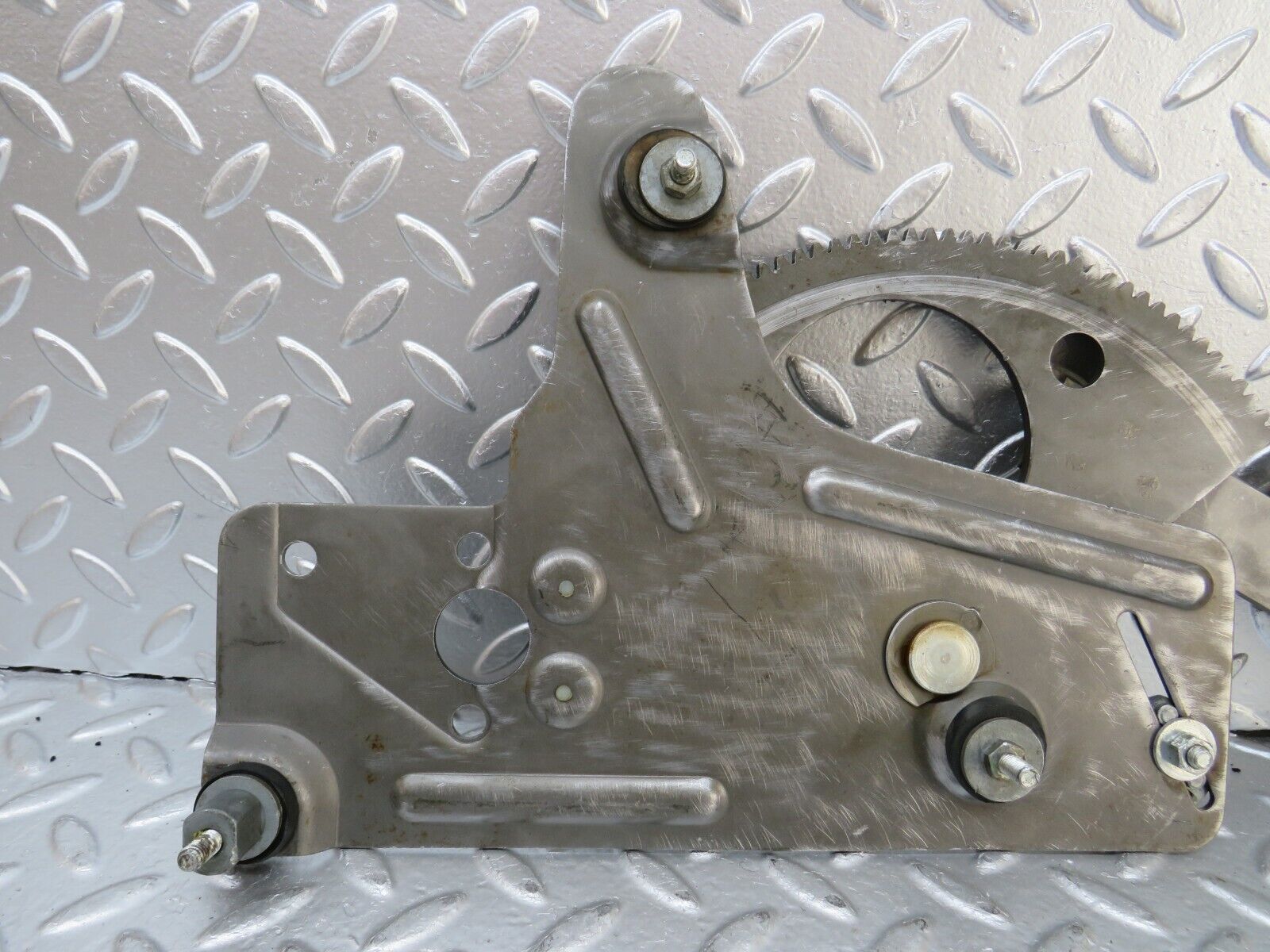 25084 Mercedes-Benz C107 Rear Left Power Window Regulator 1076700903