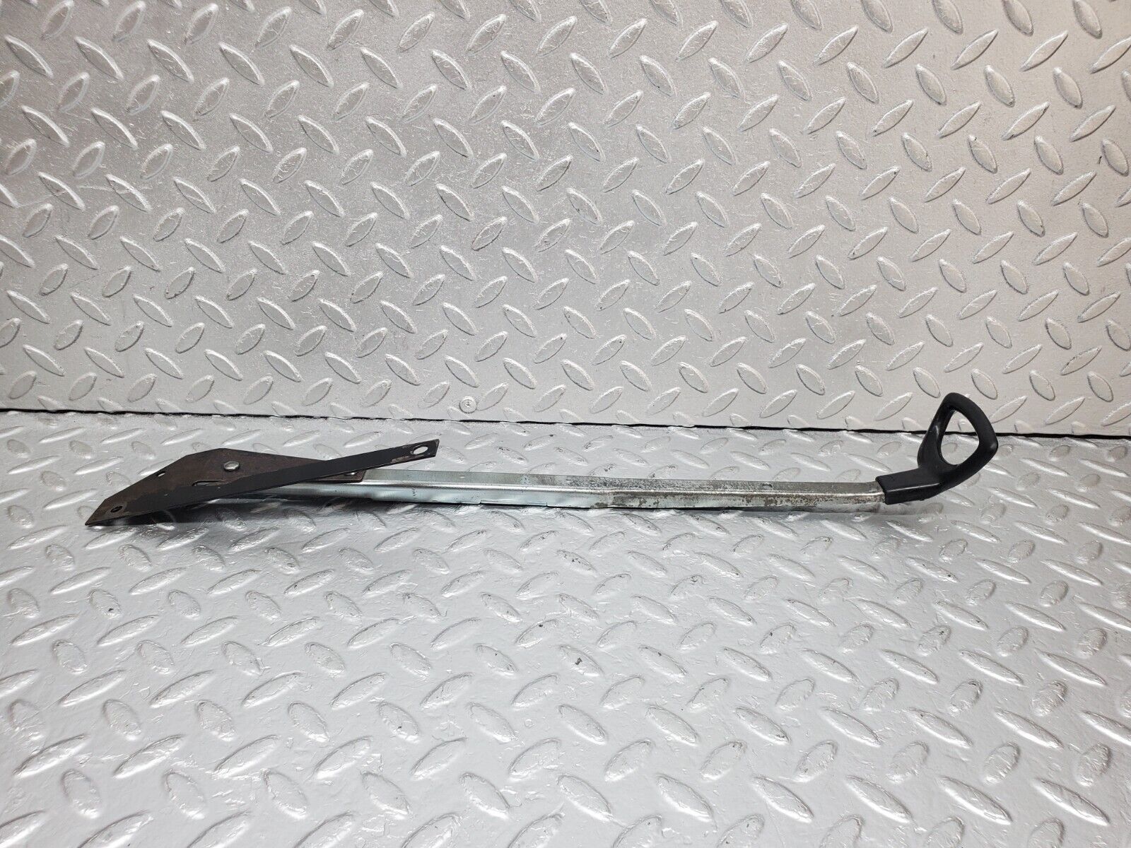 44415 Mercedes-Benz W123 280E Front Left Seat Sliding Adjust Handle