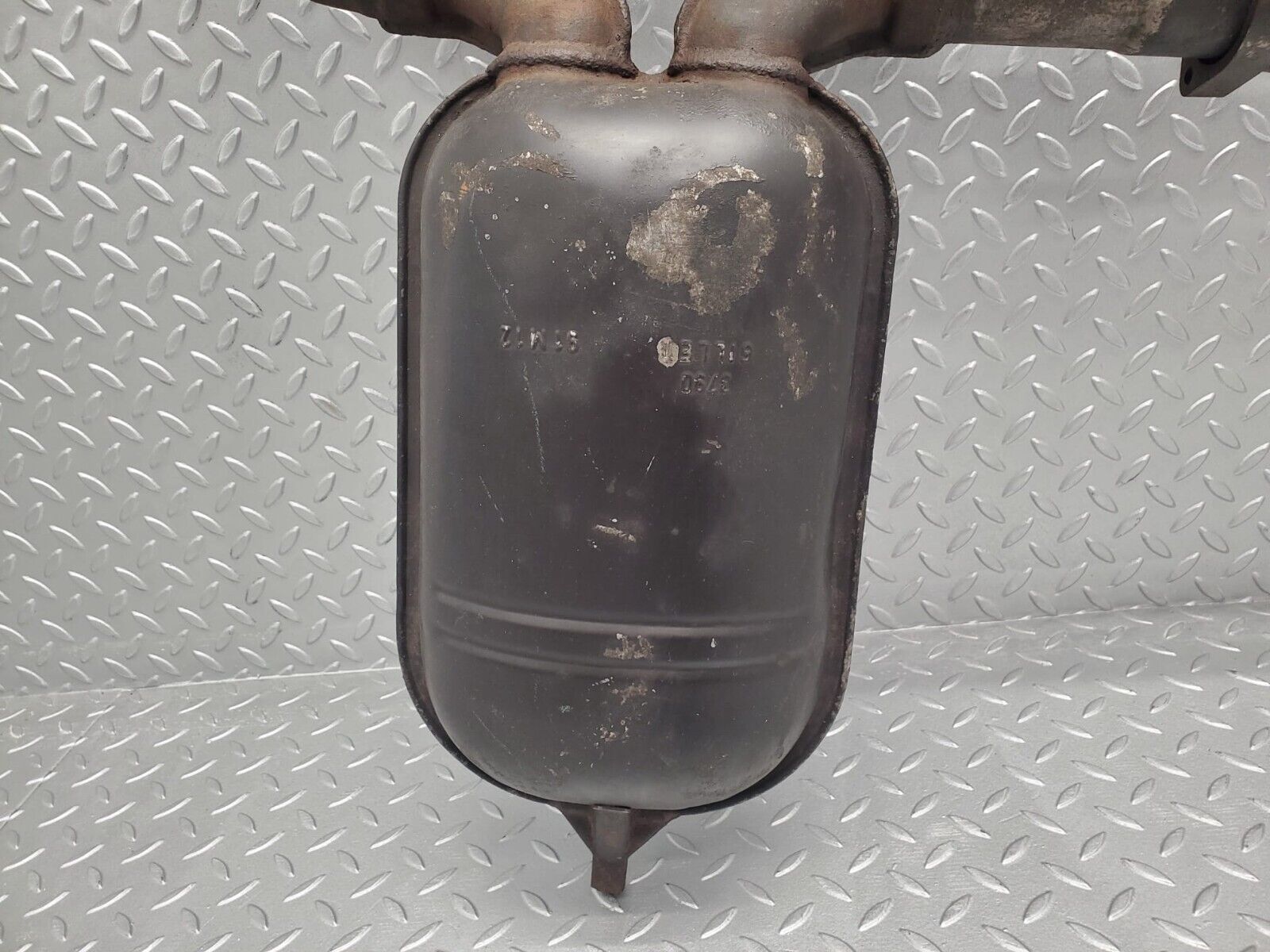 46102 Mercedes-Benz W126 420SE Exhaust Middle Silencer 1264913801