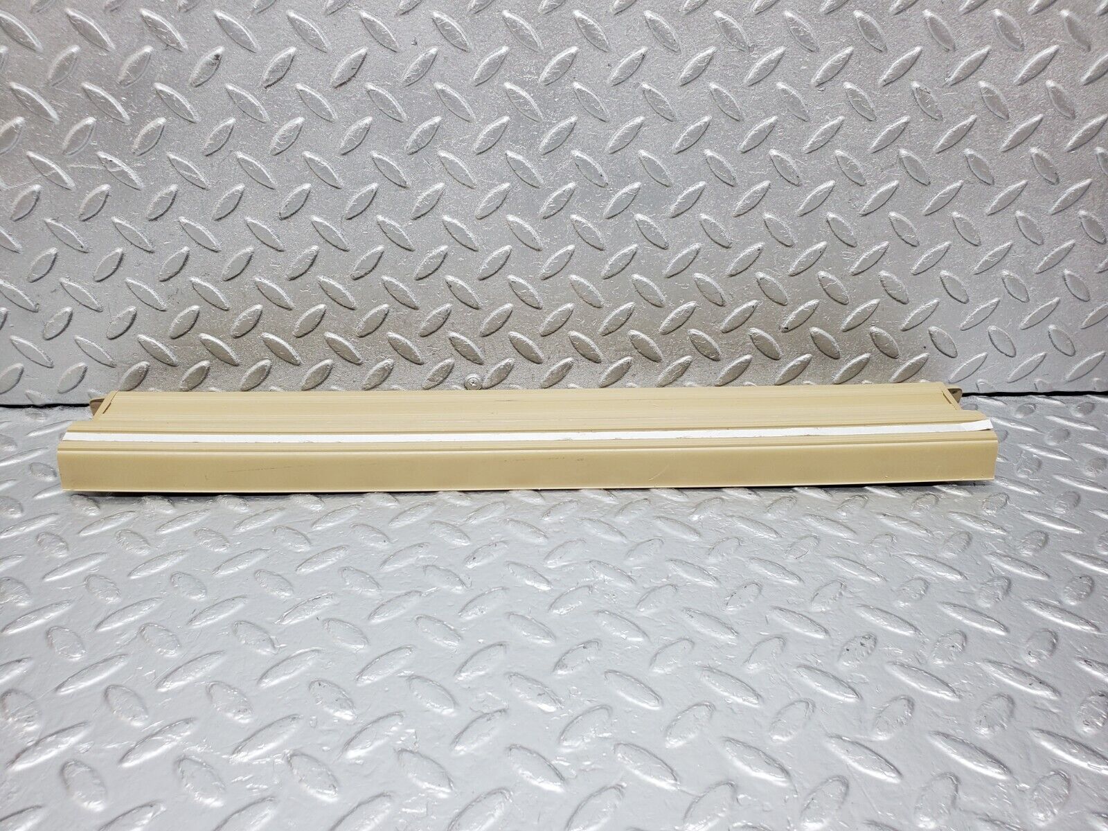 45617 Mercedes-Benz W126 420SE Rear Right Door Sill Trim Beige
