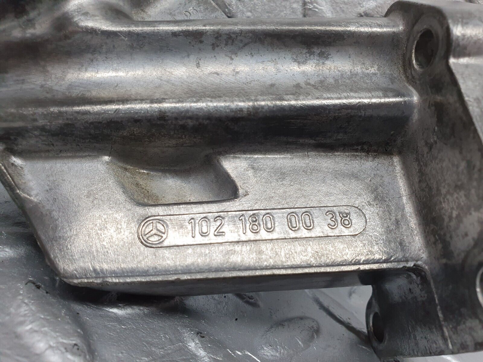 41629 Mercedes-Benz W124 200E Oil Filter Housing 1021800038