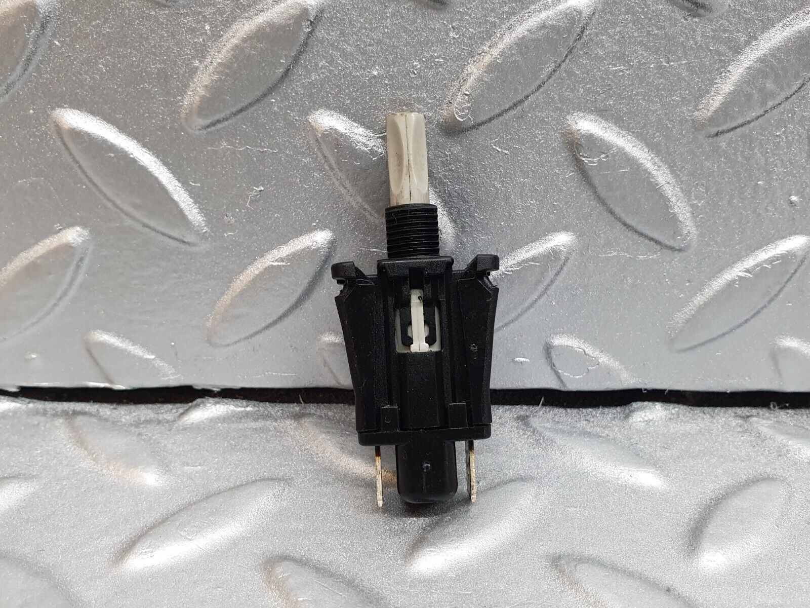 42053 Mercedes-Benz W202 C200 Door Contact Switch 2018202110