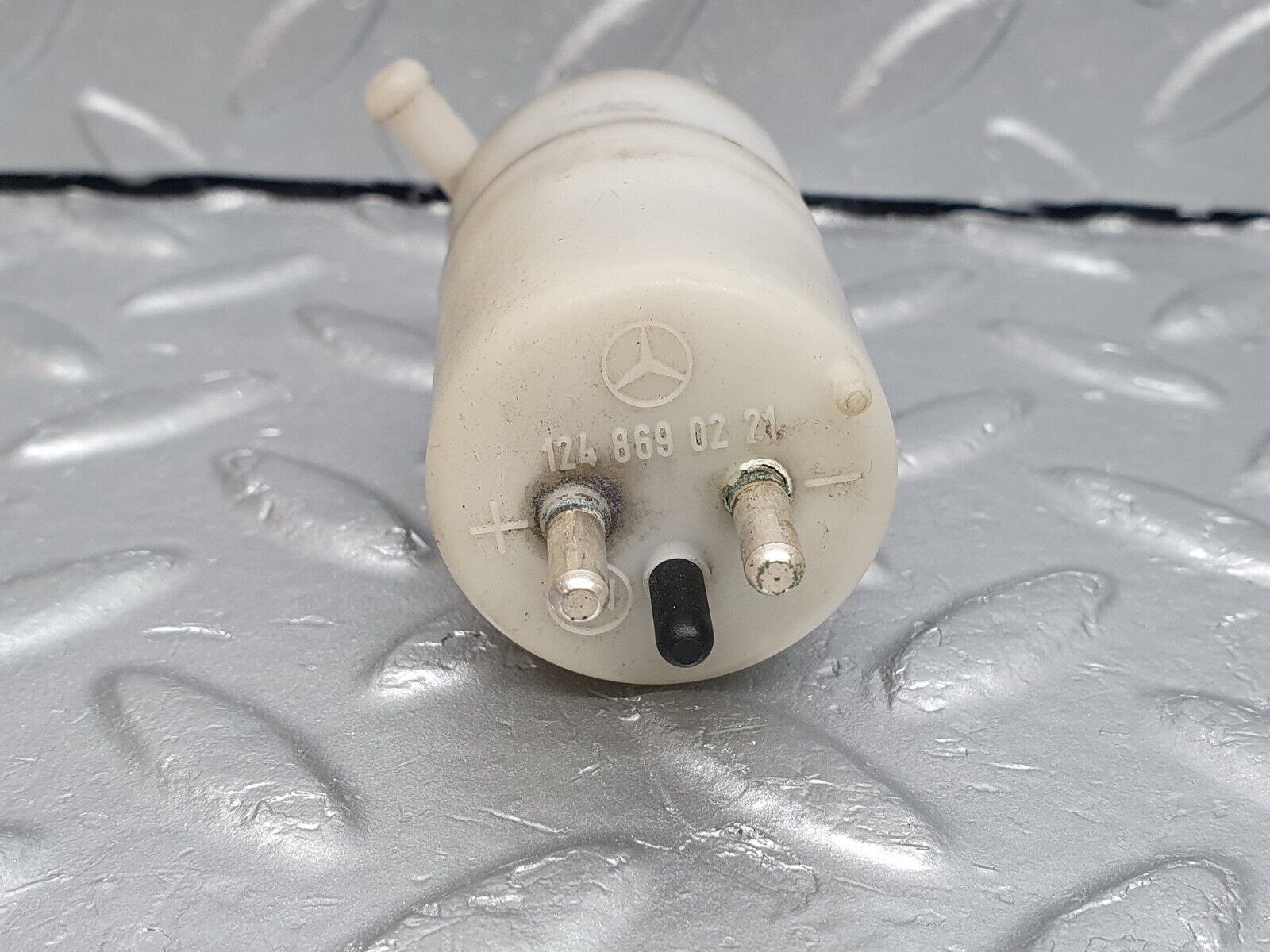 41652 Mercedes-Benz W124 200E Windscreen Washer Pump Hella 1248690221