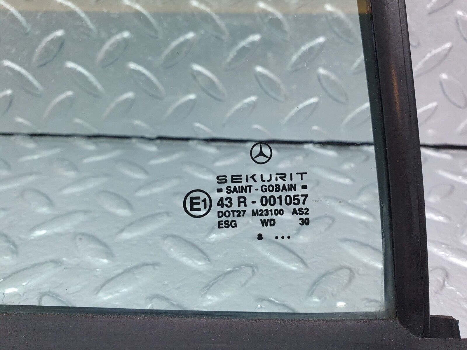 41996 Mercedes-Benz W202 C200 Rear Right Quarter Window Glass 2027350224