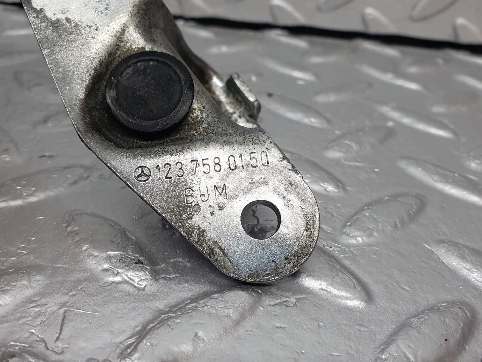 44036 Mercedes-Benz C123 230CE Coupe Trunk Lock Latch 1237580150