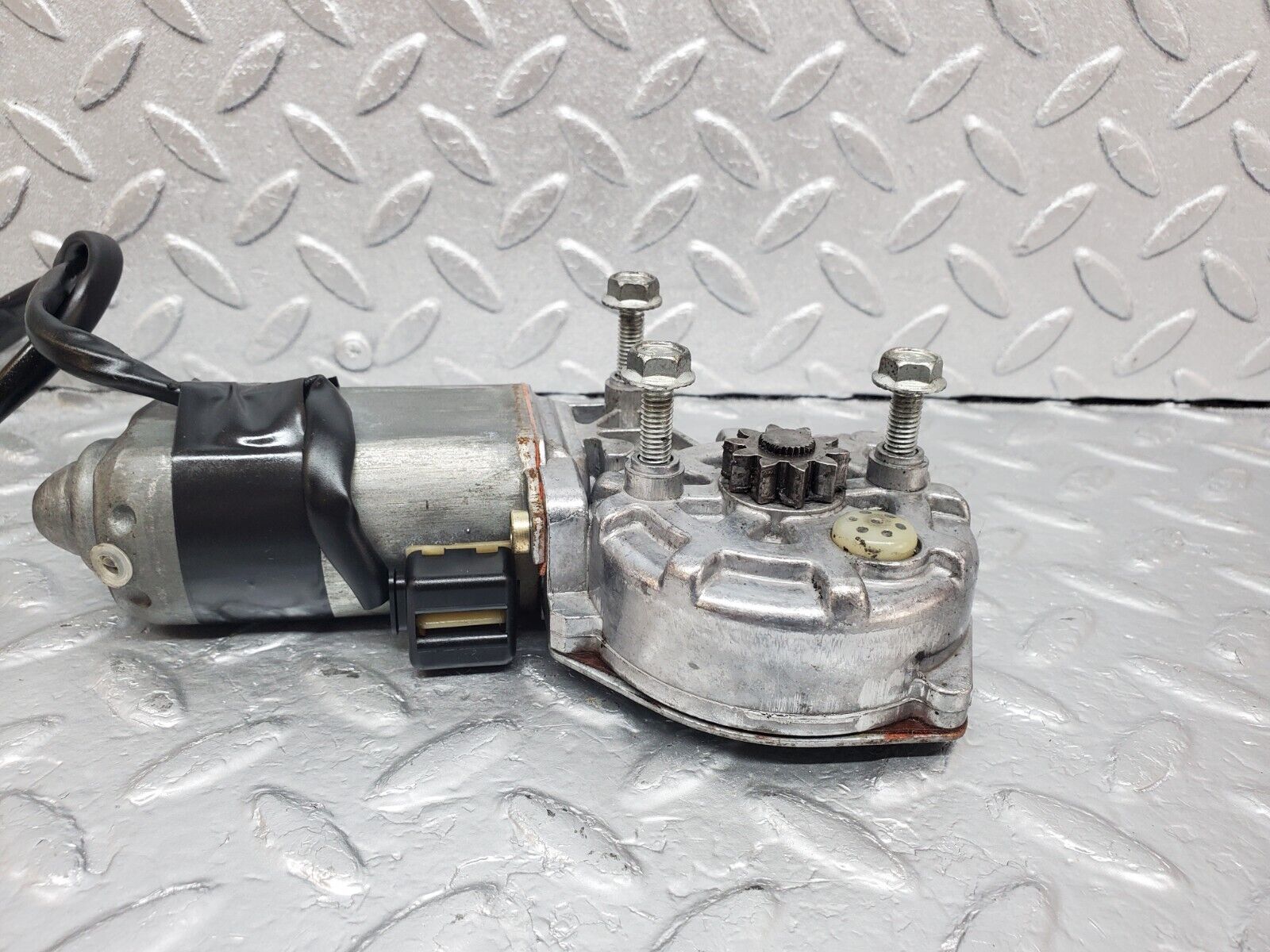 45762 Mercedes-Benz W126 420SE Rear Right Window Regulator Motor 0130821036