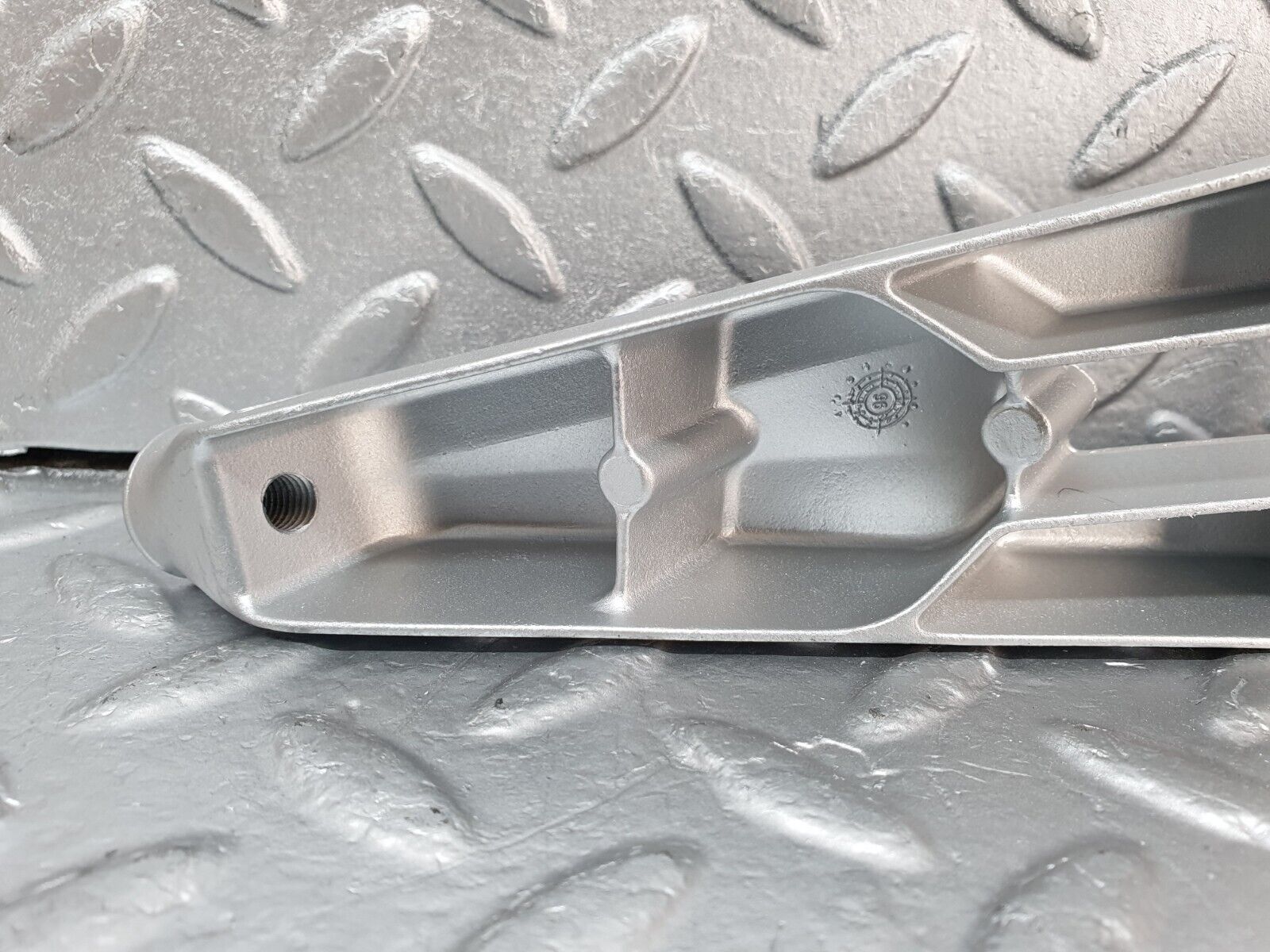 41893 Mercedes-Benz W202 C200 Power Steering Pump Bracket 1112361395