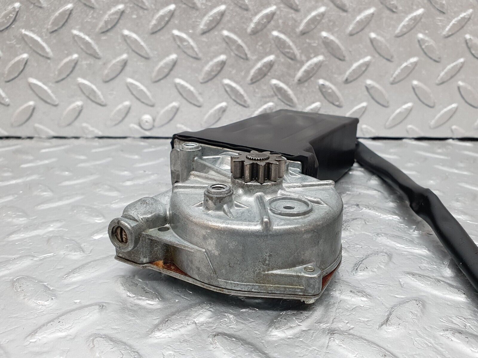 44146 Mercedes-Benz C123 230CE Coupe Front Right Window Regulator Motor 0130820057