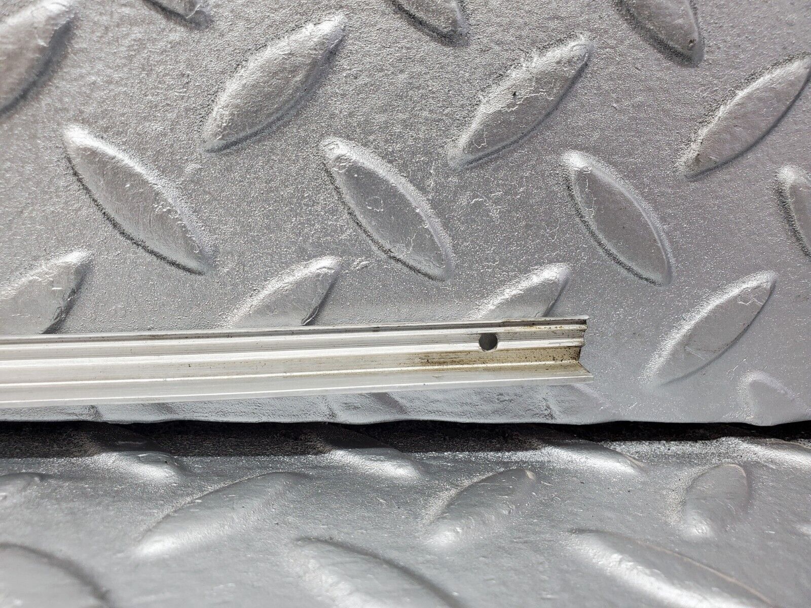 45982 Mercedes-Benz W126 420SE Sunroof Chrome Trim