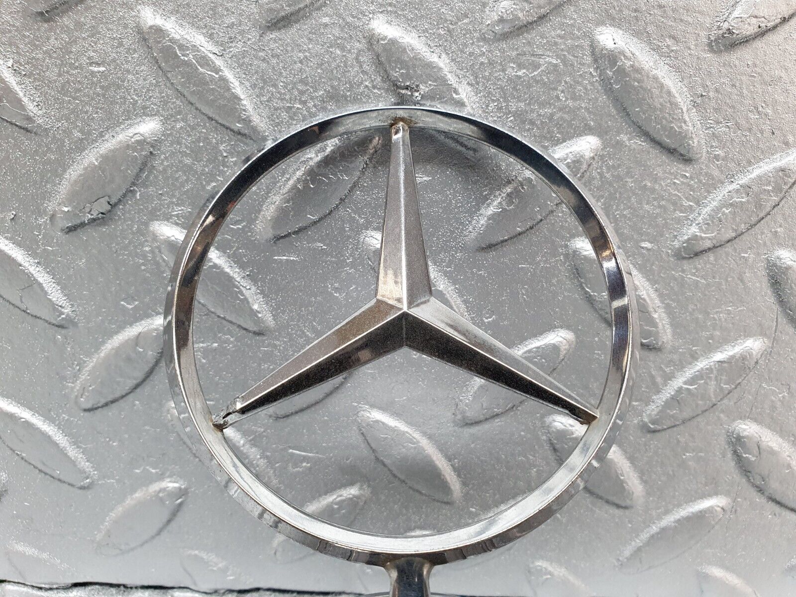 42041 Mercedes-Benz W202 C200 Front Badge Emblem