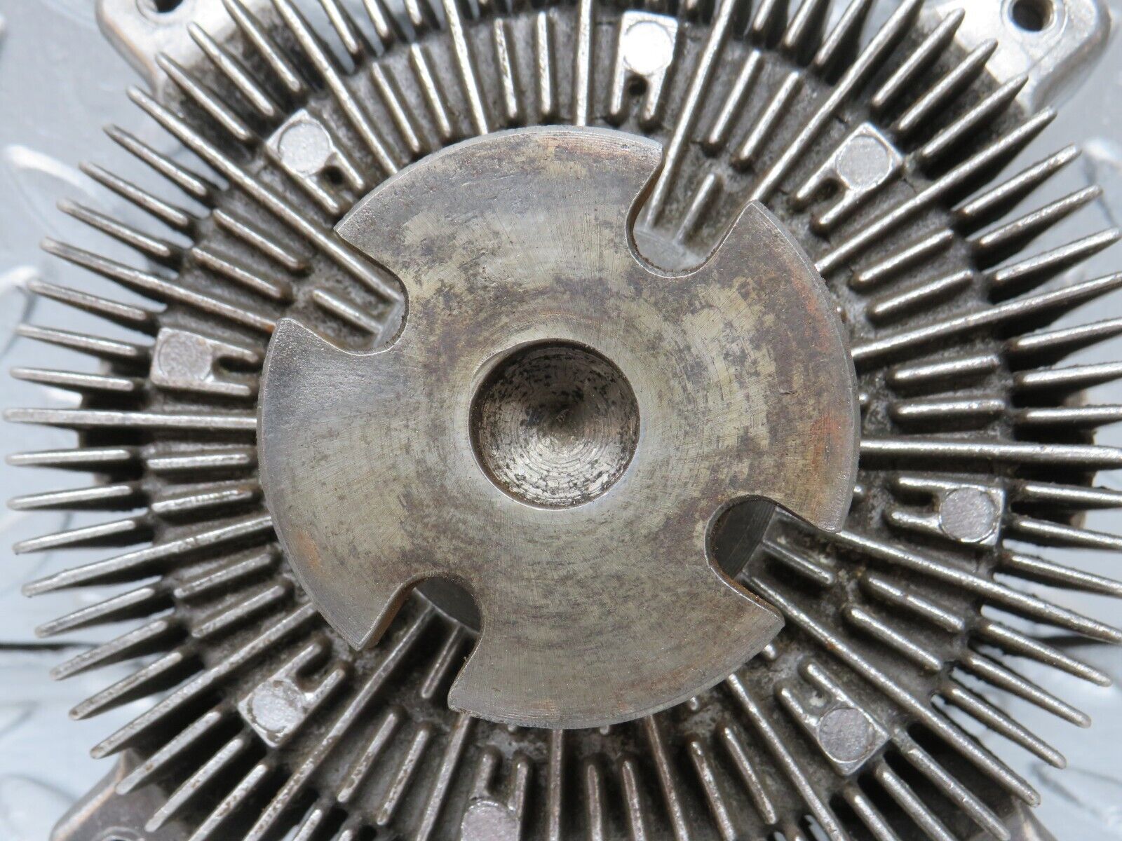 33031 Mercedes-Benz C107 R107 350 V8 Engine Cooling Fan Clutch