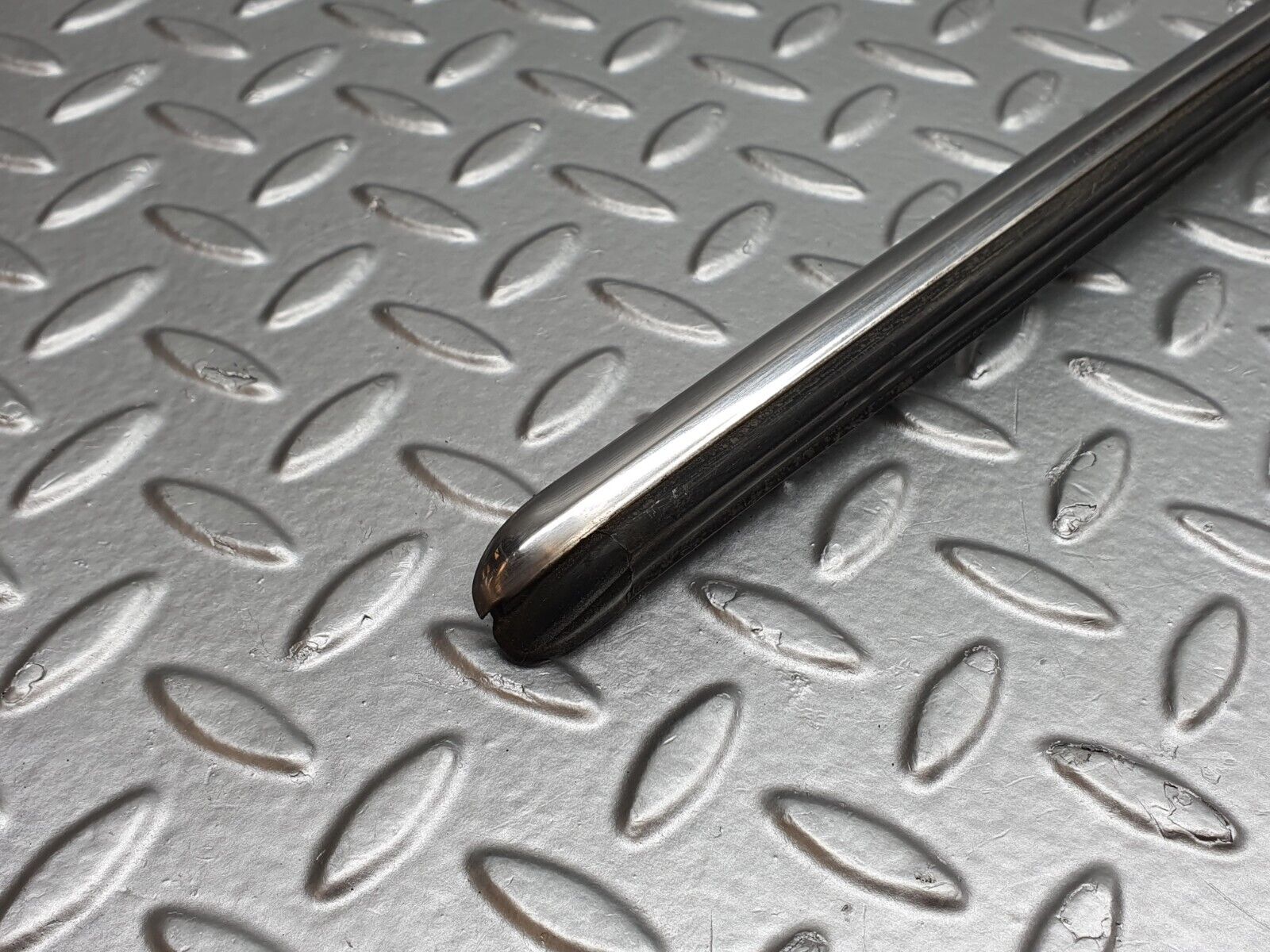 43460 Mercedes-Benz W108 280SE Front Left Fender Wing Centre Moulding Trim