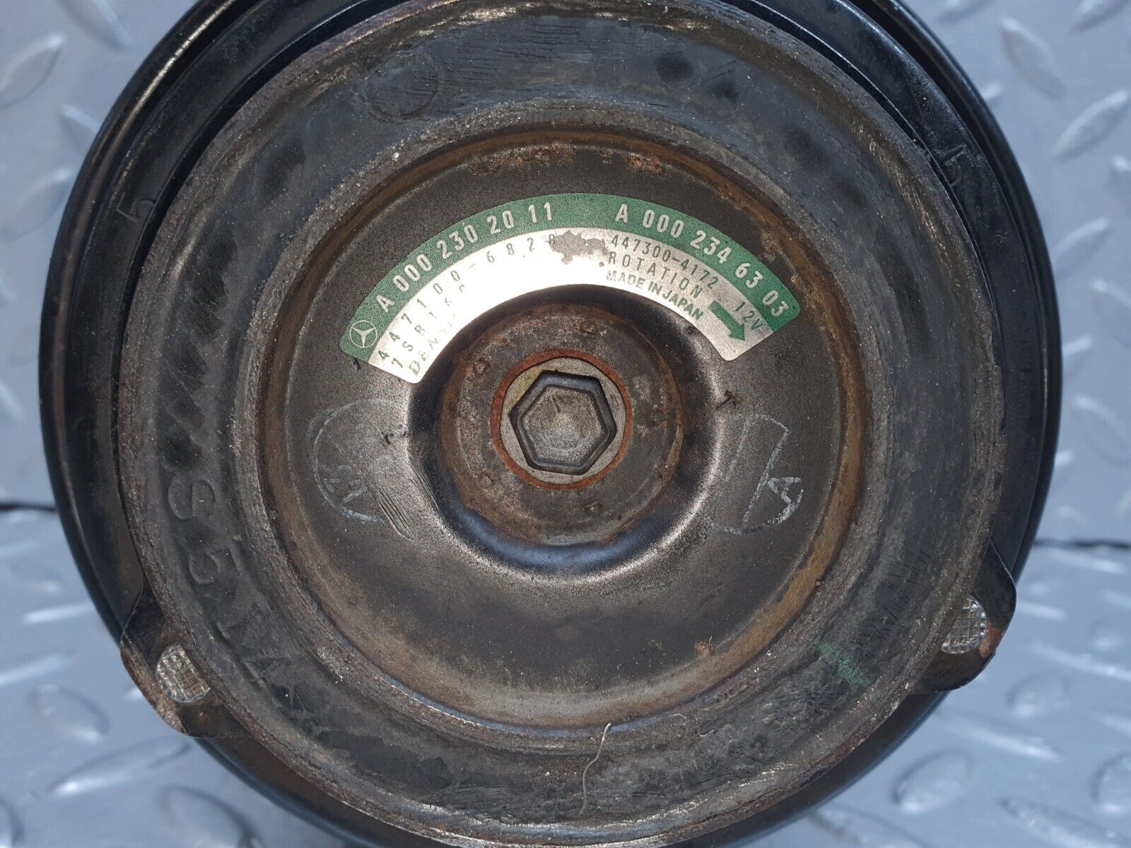 41921 Mercedes-Benz W202 C200 Air Conditioning Compressor 0002302011