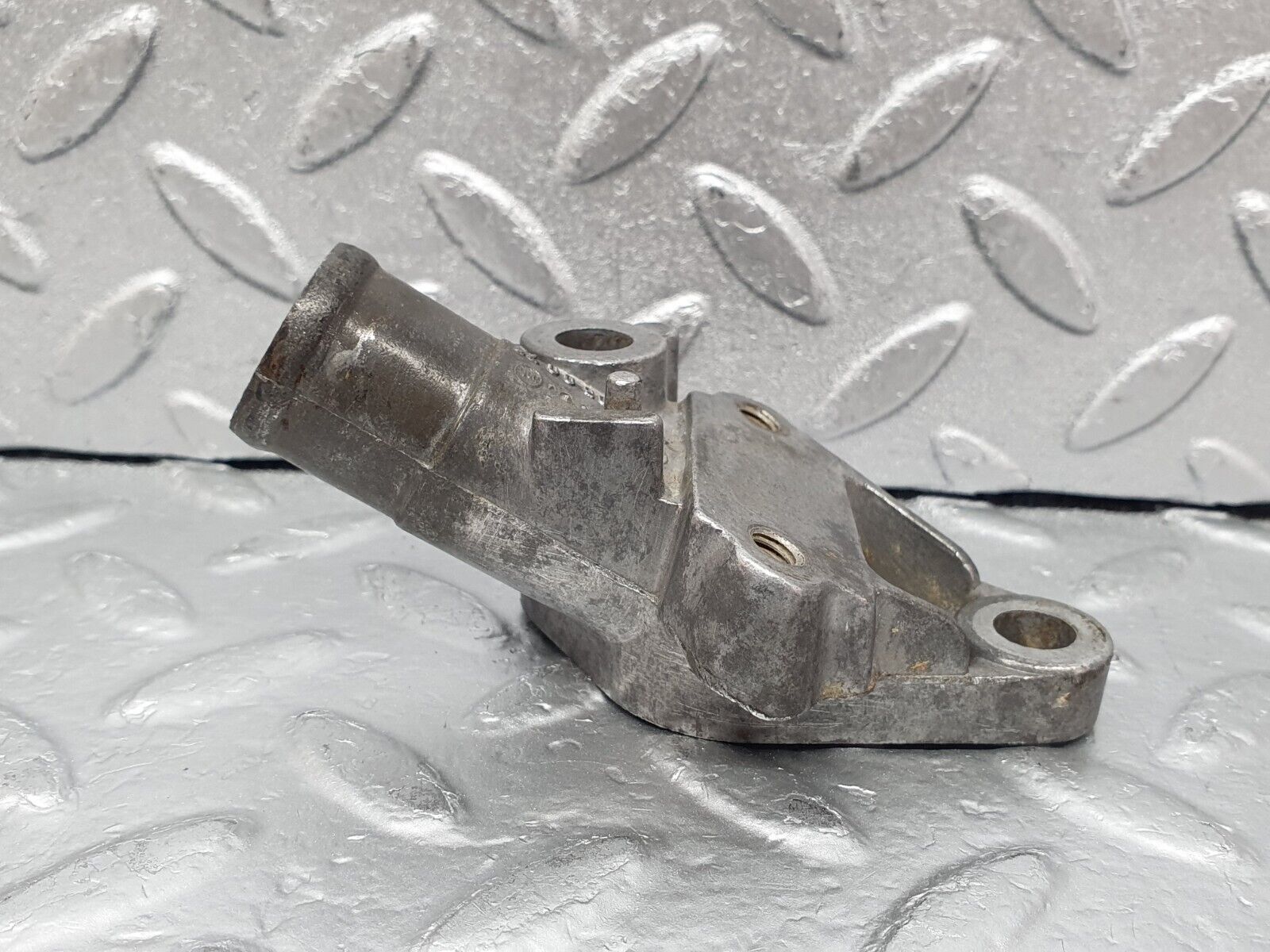 44043 Mercedes-Benz C123 230CE Coupe Cooling Water Pump Housing 1022030073