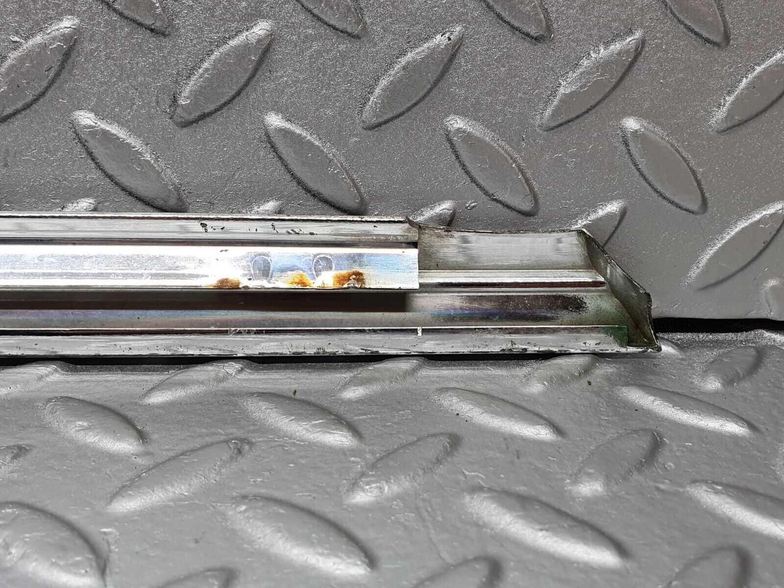 43463 Mercedes-Benz W108 280SE Front Left Door Window Chrome Trim