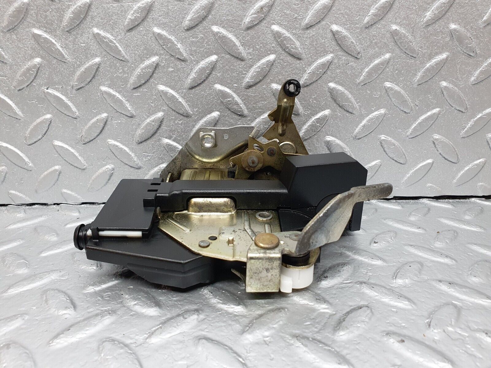 42220 Mercedes-Benz R129 320SL Coupe Left Door Lock Mechanism