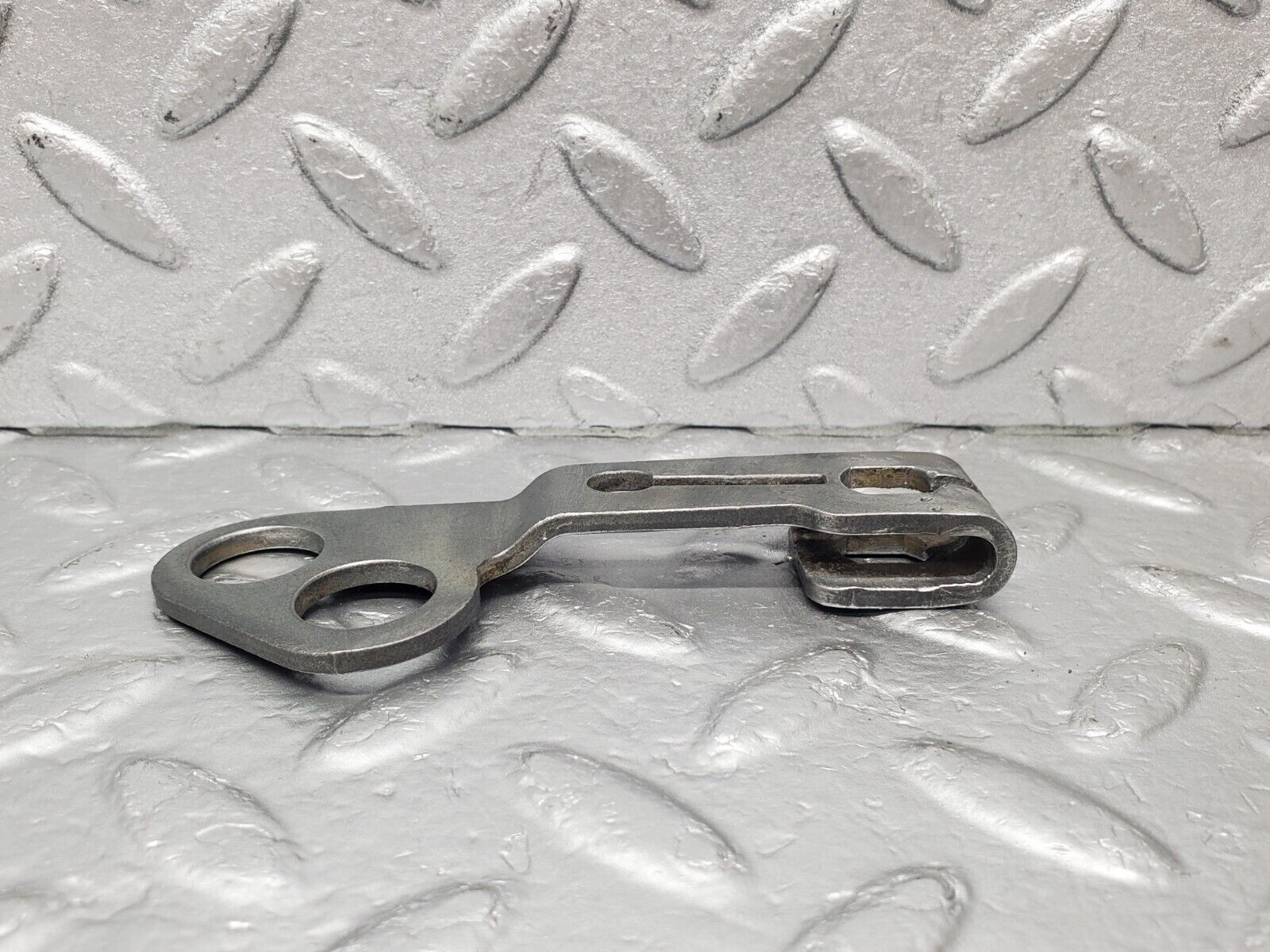 46083 Mercedes-Benz W126 420SE Automatic Gearbox Linkage Bracket