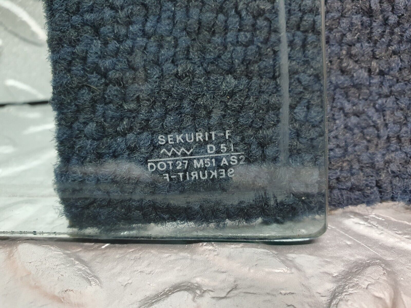 43061 Mercedes-Benz R107 Hardtop Quarter Window Glass Left Side