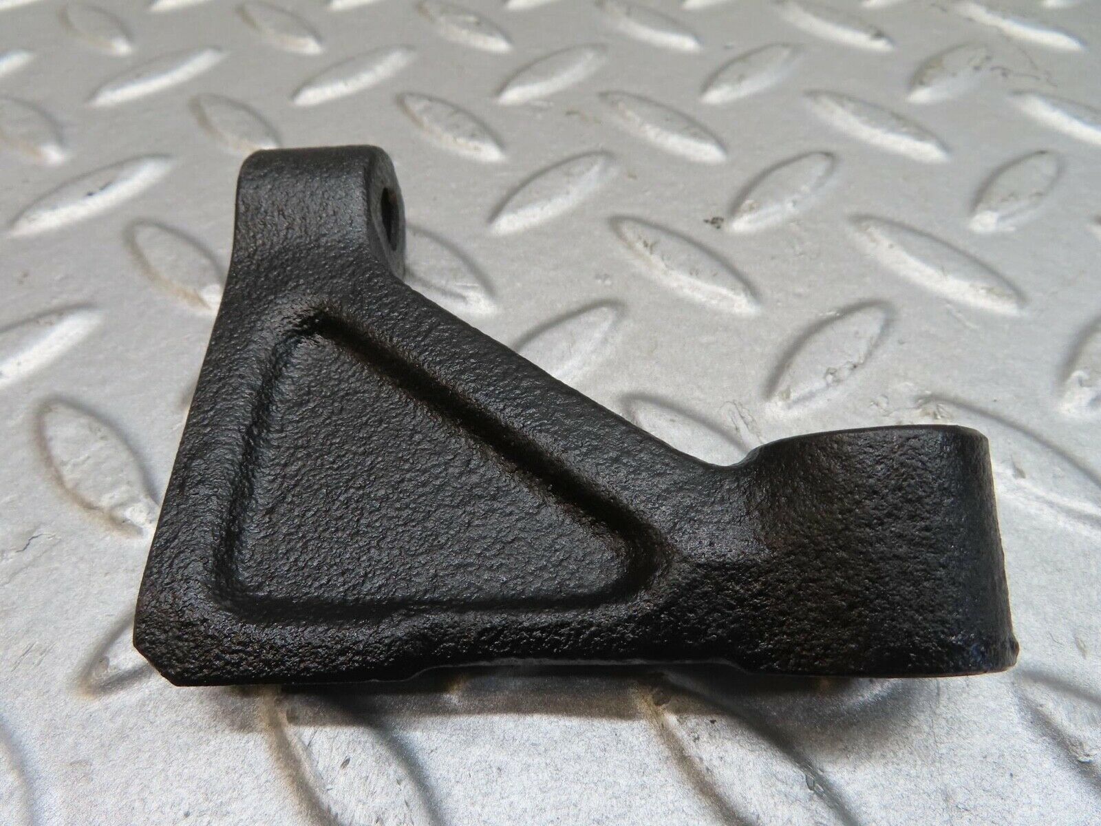 13789 Mercedes-Benz R107 450SL Engine Mount Bracket Pair 1160110895 1160110995