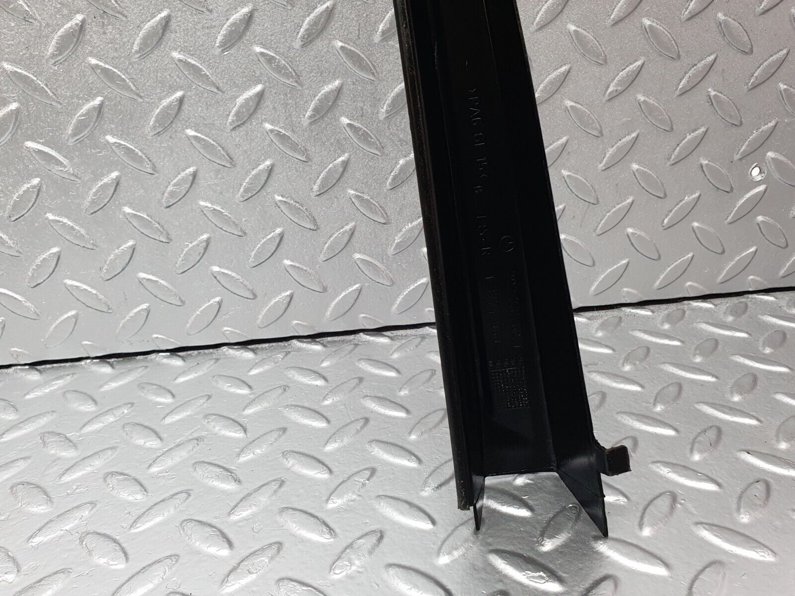 42086 Mercedes-Benz W202 C200 Rear Right Door Window Frame Trim 2273502271