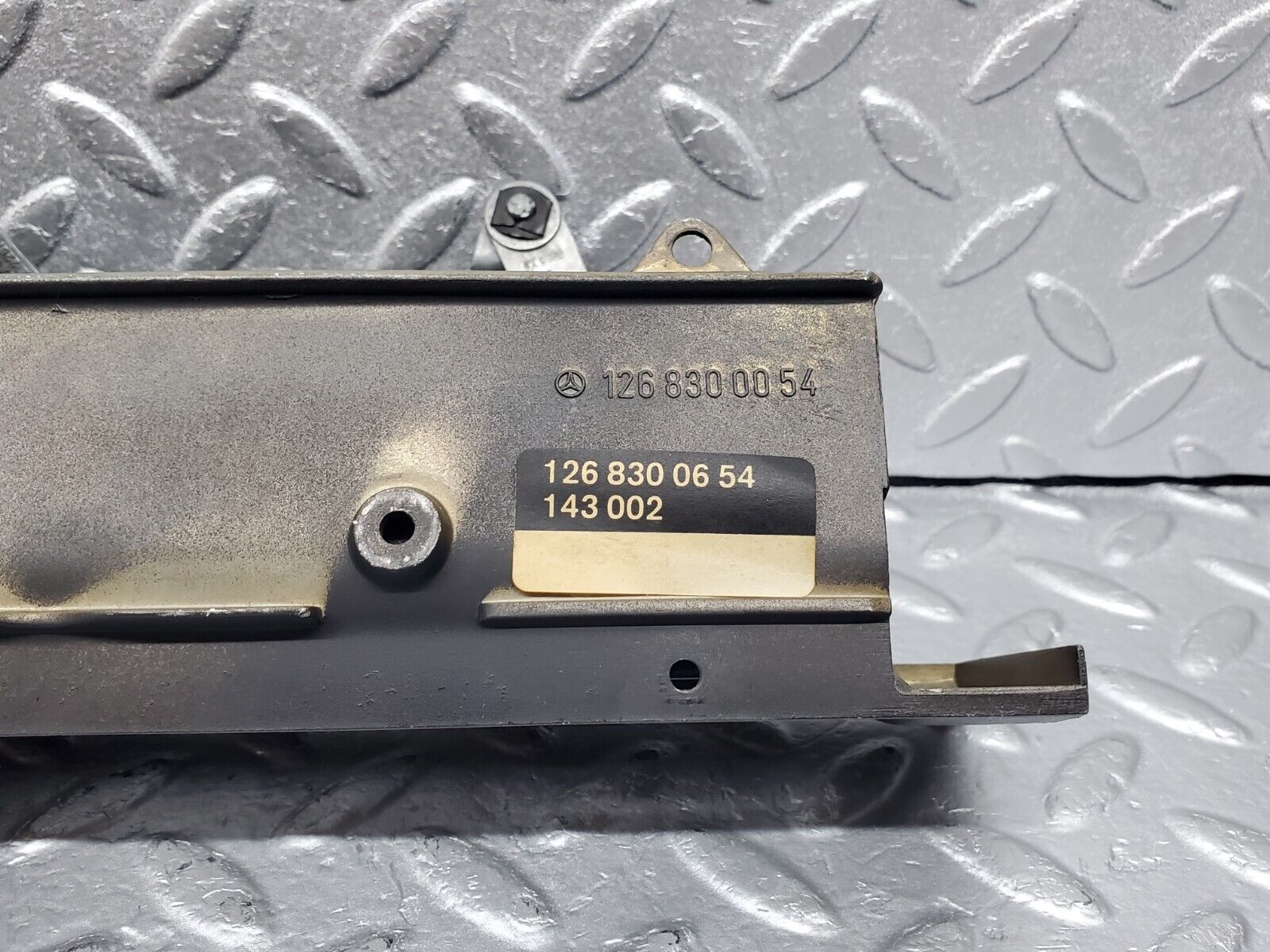 45925 Mercedes-Benz W126 420SE Dashboard Centre Air Vent 1268300654 1268310030 1268310130