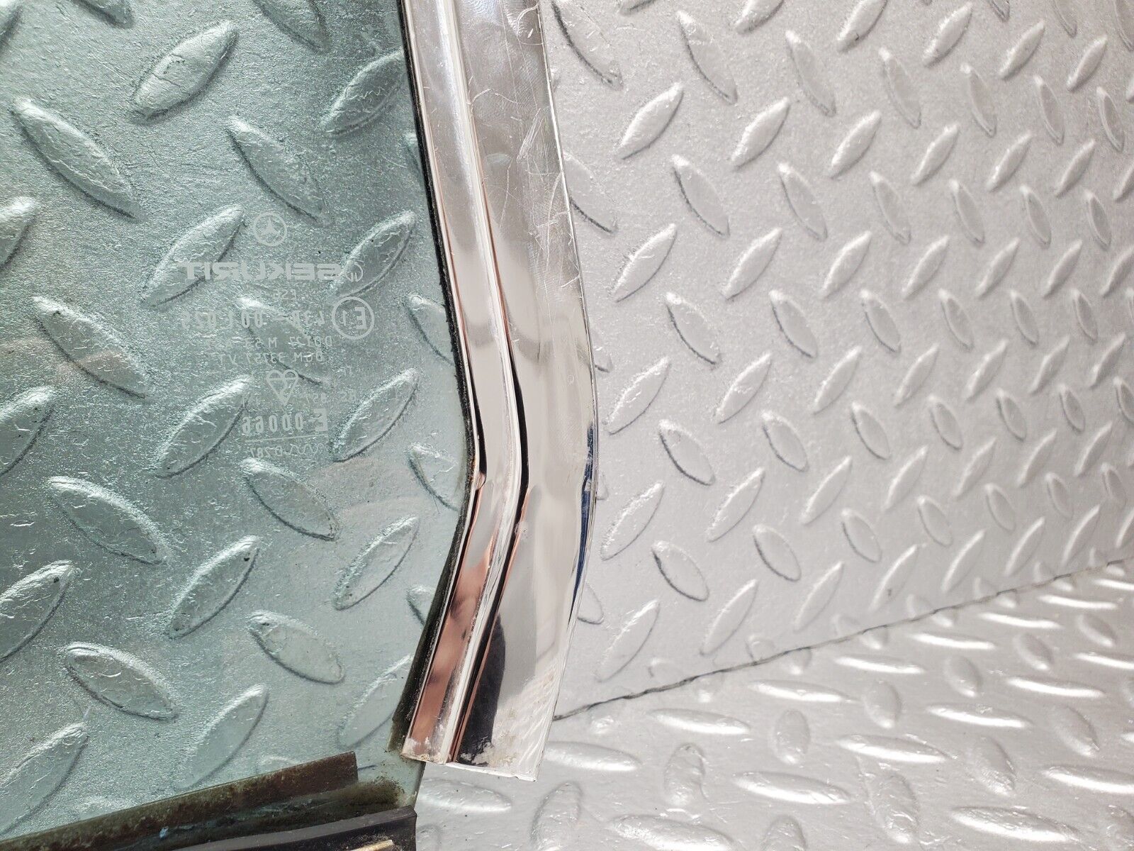 46432 Mercedes-Benz C123 280CE Coupe Rear Left Window Glass