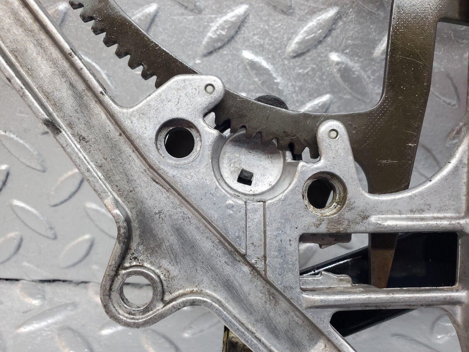 45714 Mercedes-Benz W126 420SE Front Right Power Window Regulator 13926