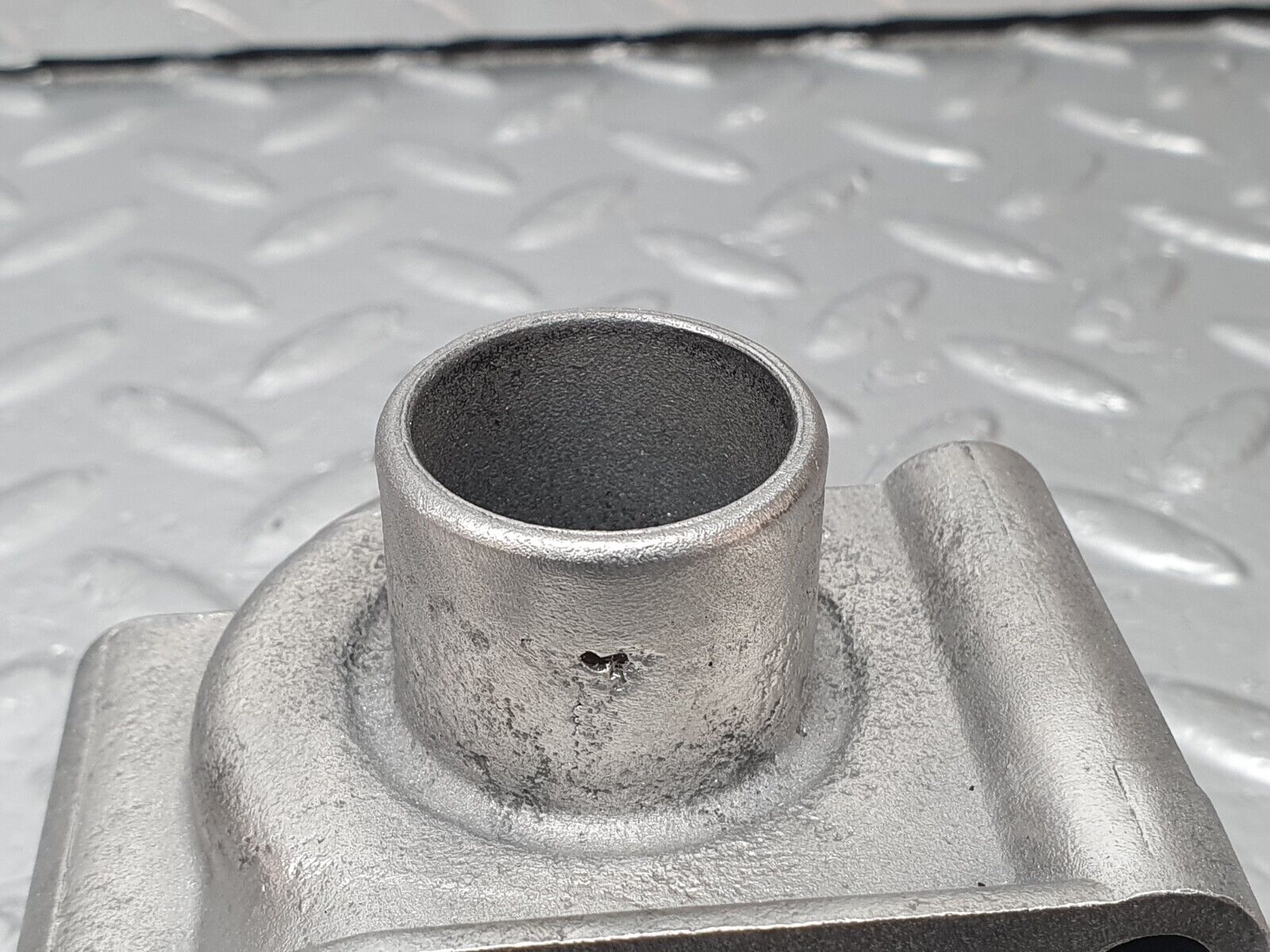 42827 Mercedes-Benz W201 190 2.0L Thermostat Housing 1022030373