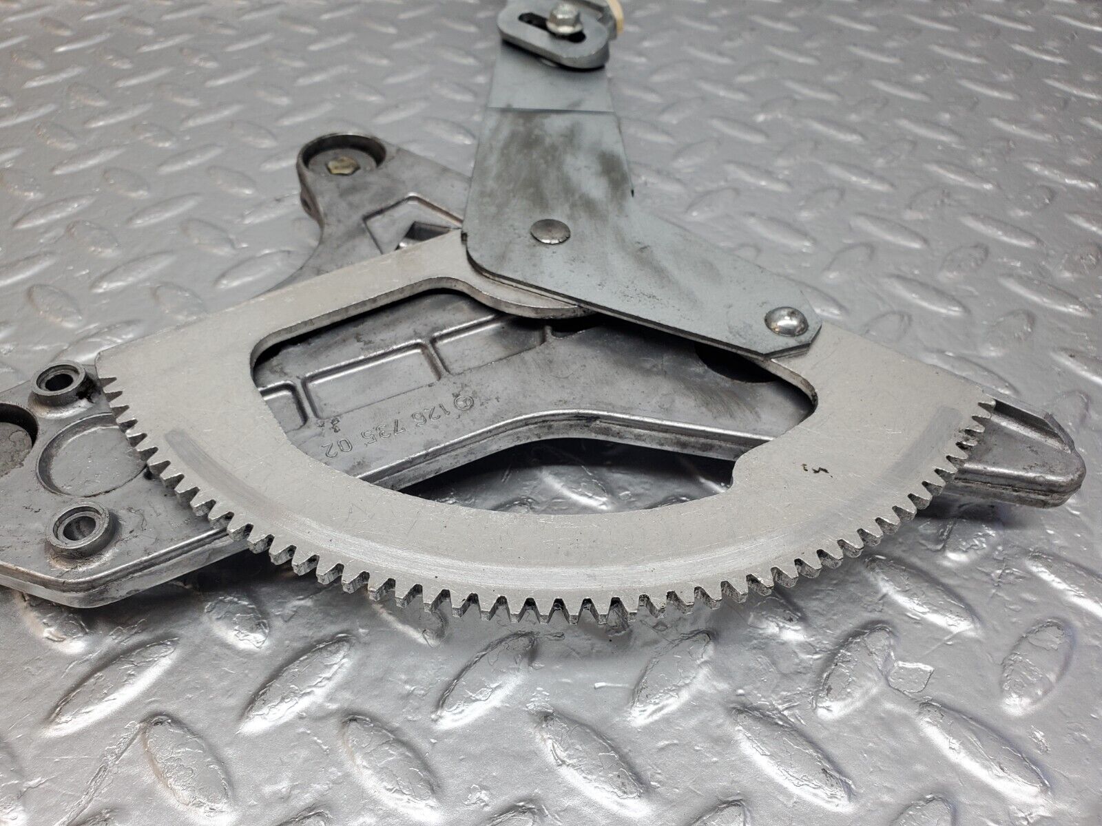 45712 Mercedes-Benz W126 420SE Rear Right Power Window Regulator 1267350211