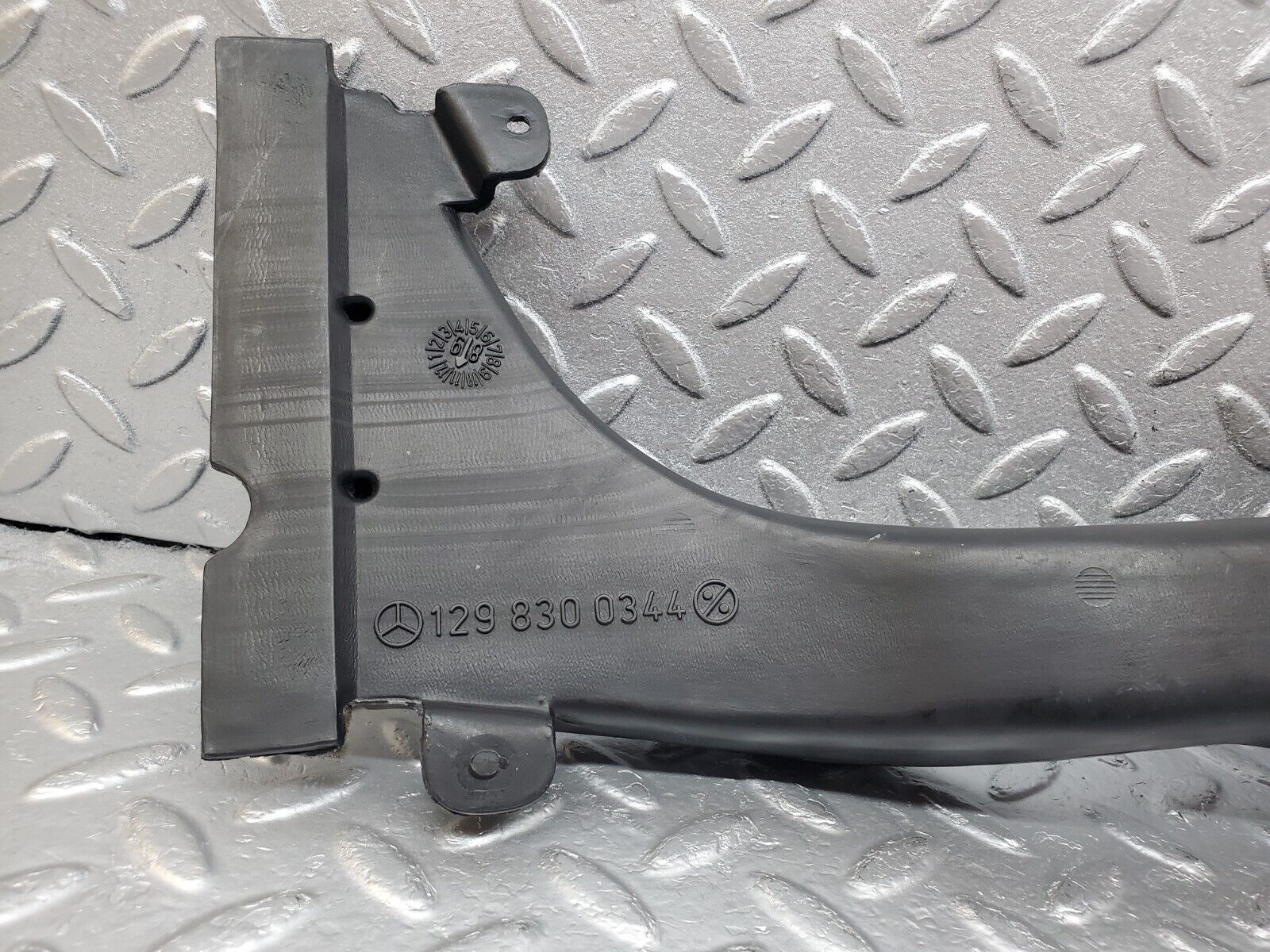 45050 Mercedes-Benz R129 300SL Coupe Front Air Vent Duct 2x 1298300444 1298300344