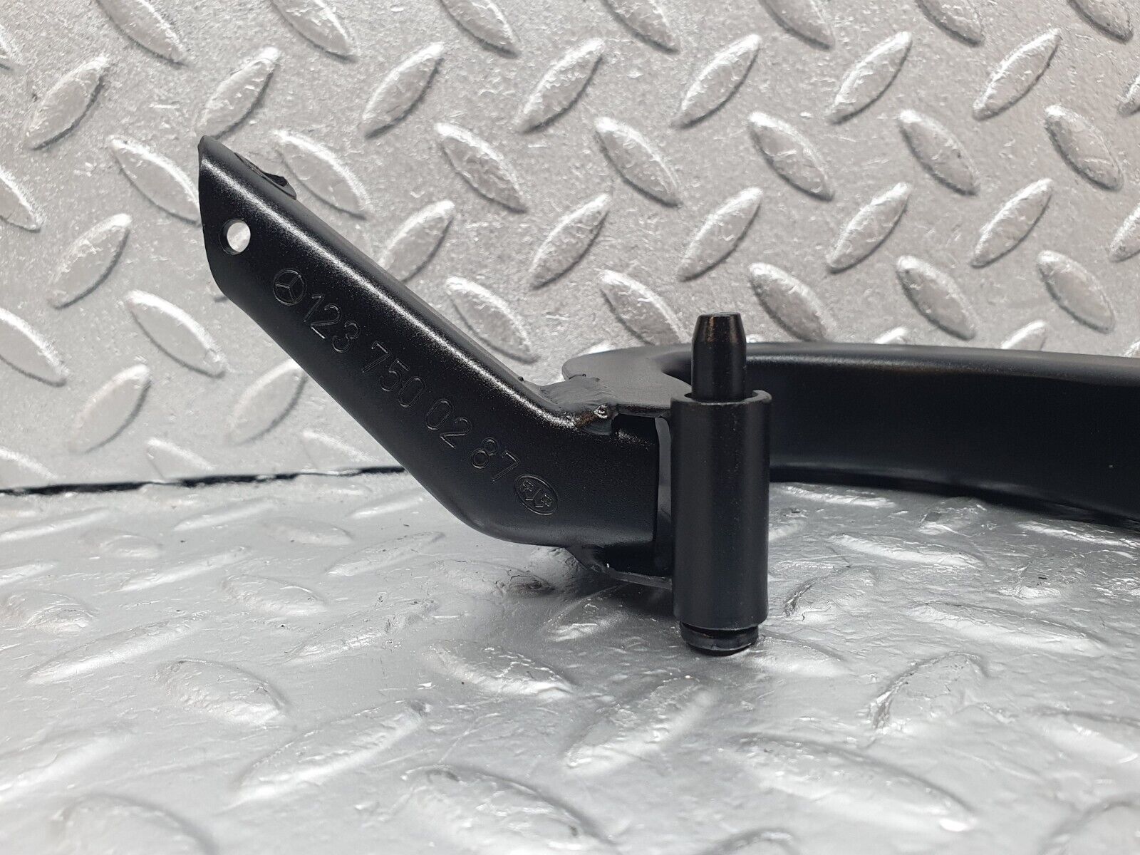 43937 Mercedes-Benz C123 230CE Coupe Trunk Lid Hinge Right Side 1237500287