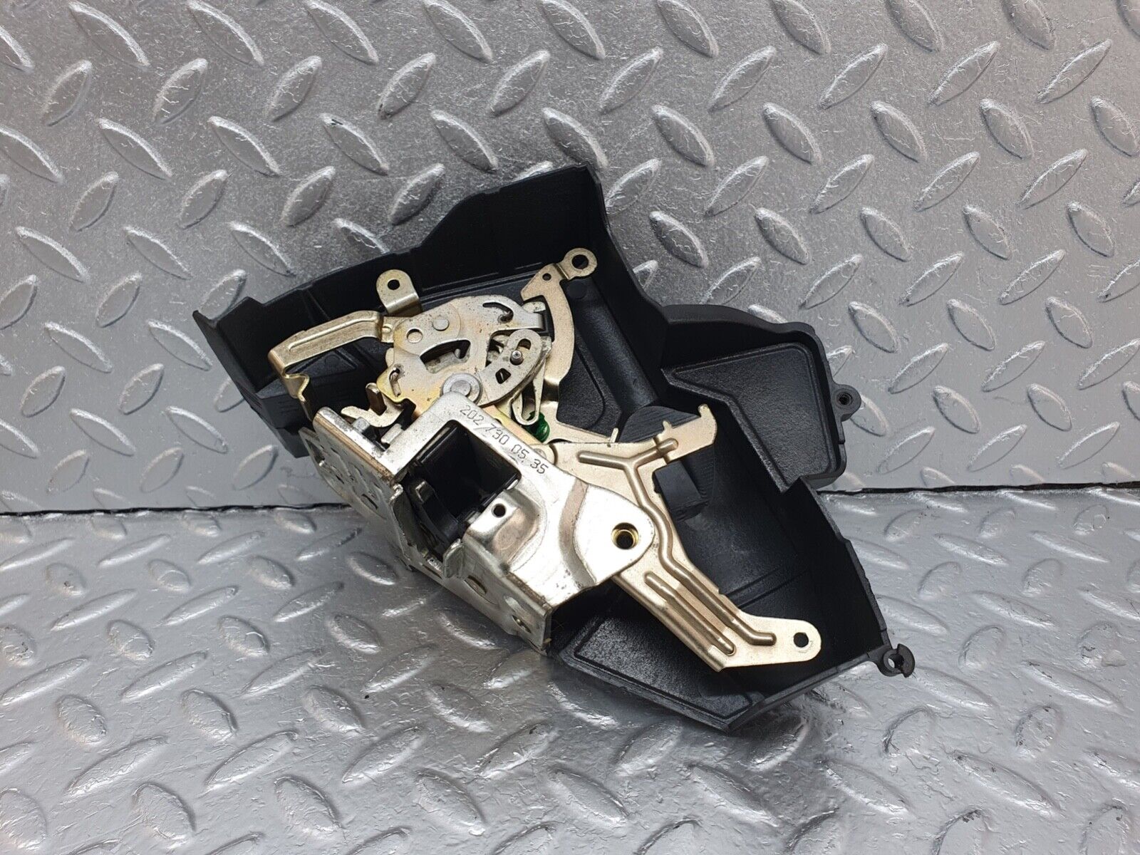 42011 Mercedes-Benz W202 C200 Rear Left Door Lock Mechanism 2027330308