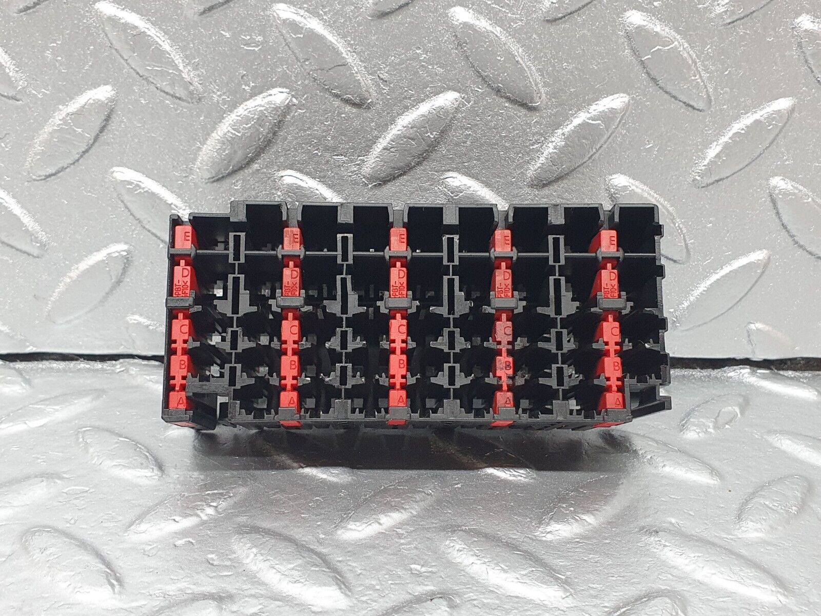 42099 Mercedes-Benz W202 C200 Fuse Box Fuse Holder 0015457901