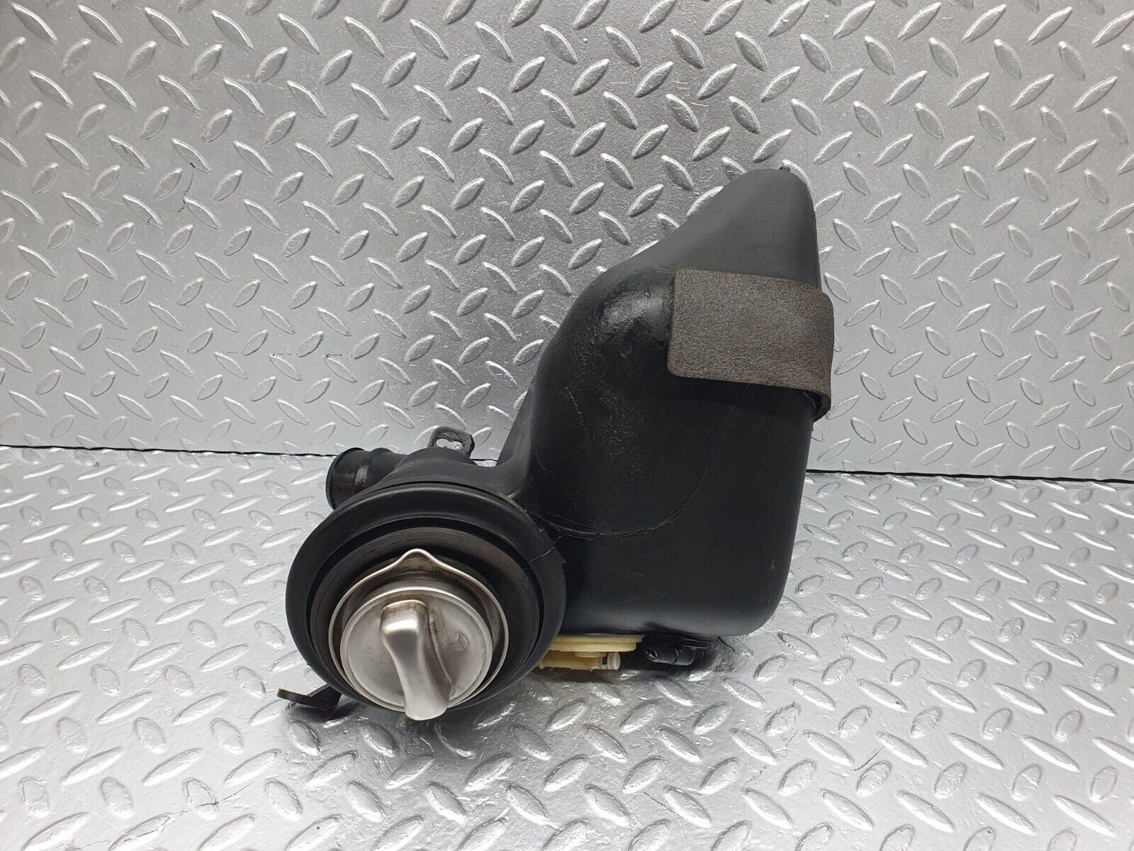 41775 Mercedes-Benz W202 C200 Fuel Filling Pipe Expansion Tank 2024701389