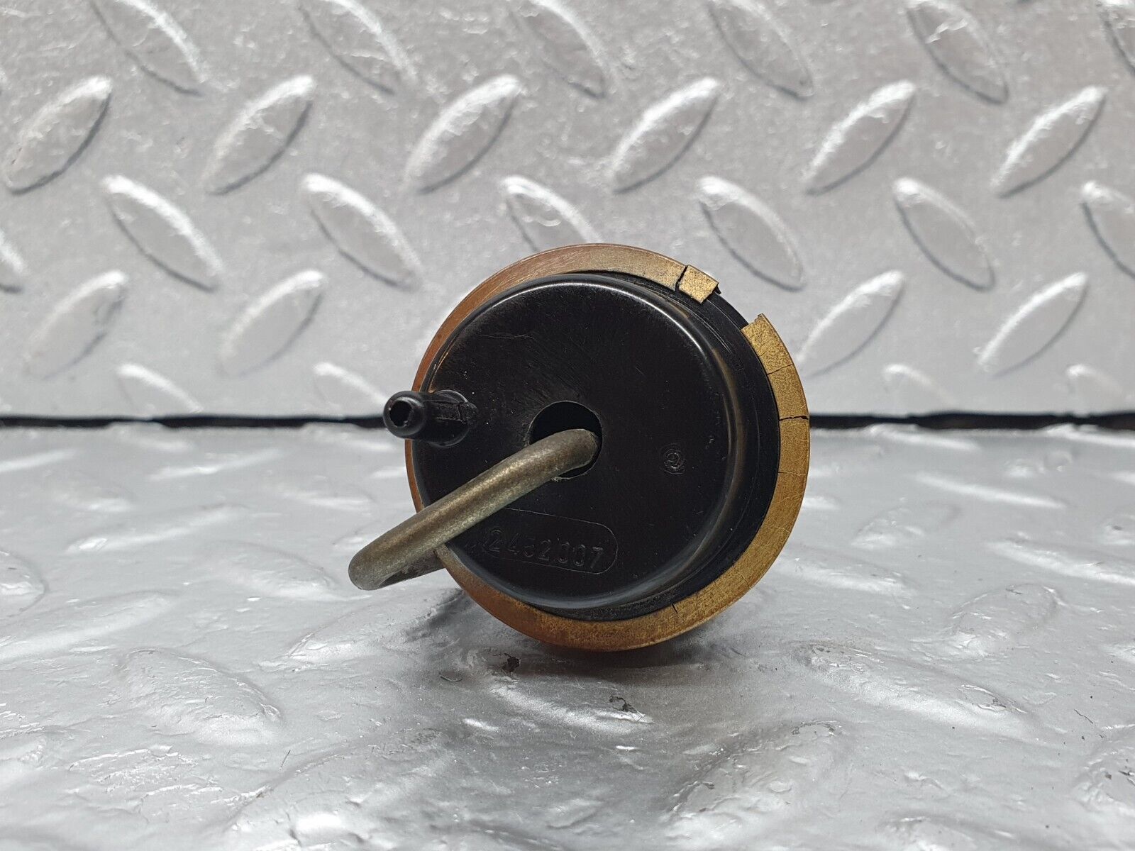 43126 Mercedes-Benz W108 280SE Fuel Tank Flap Cap Vacuum Actuator