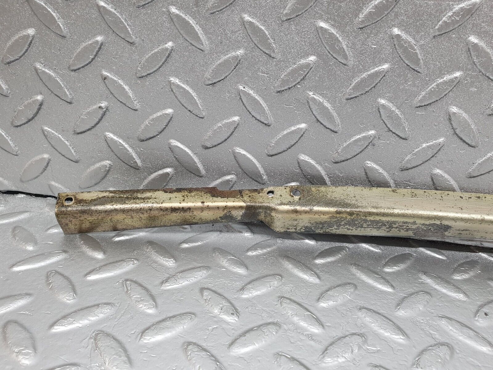 43711 Mercedes-Benz C126 380SEC Coupe Left Door Window Channel