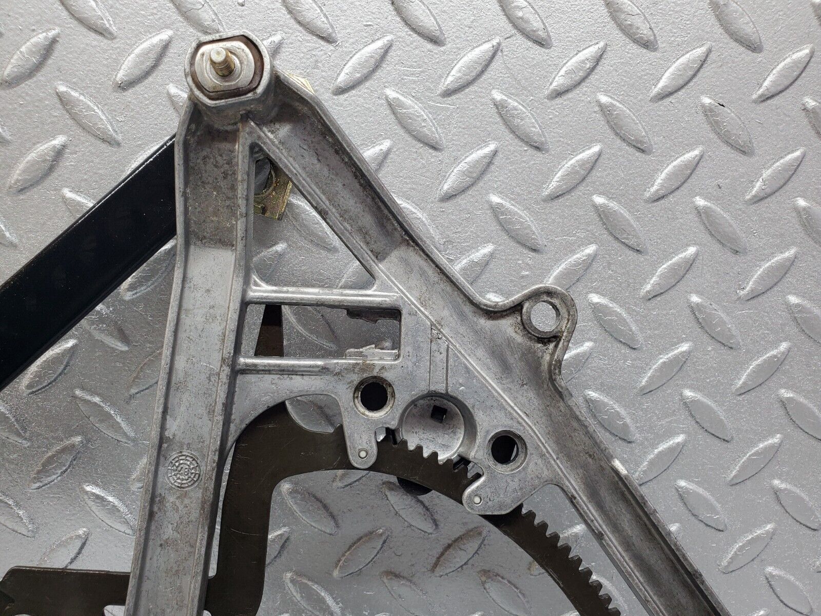 45714 Mercedes-Benz W126 420SE Front Right Power Window Regulator 13926