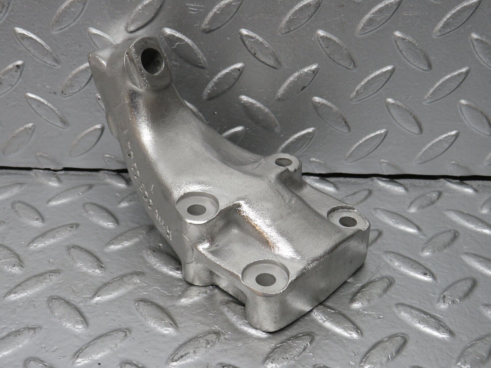 33061 Mercedes-Benz C107 R107 350 V8 Engine Mount Bracket Left 1162232204