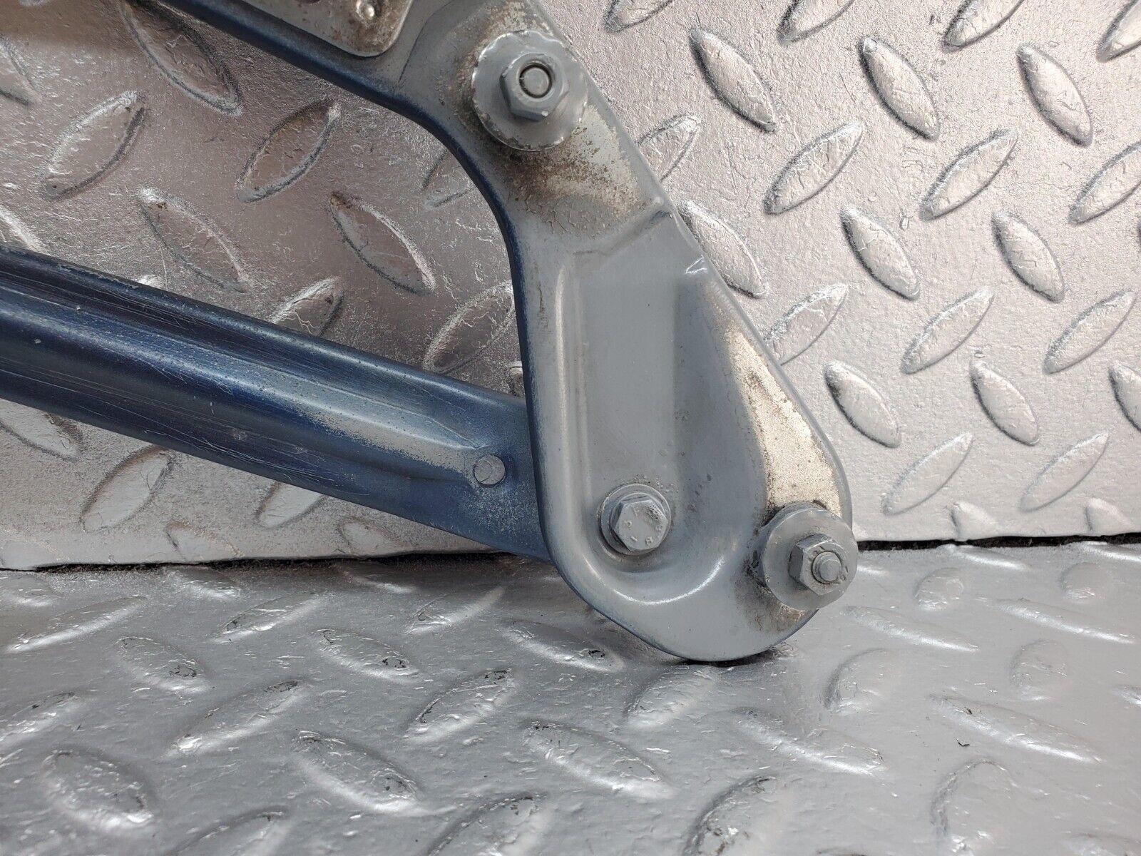 44843 Mercedes-Benz W124 220E Bonnet Hinge Left Side 1248800328 1298870174