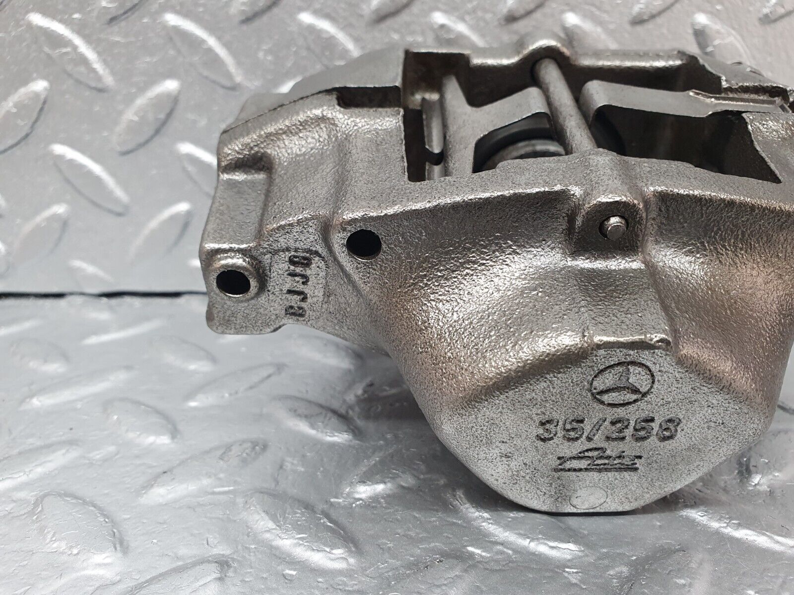 42113 Mercedes-Benz W202 C200 Rear Right Brake Caliper ATE 32