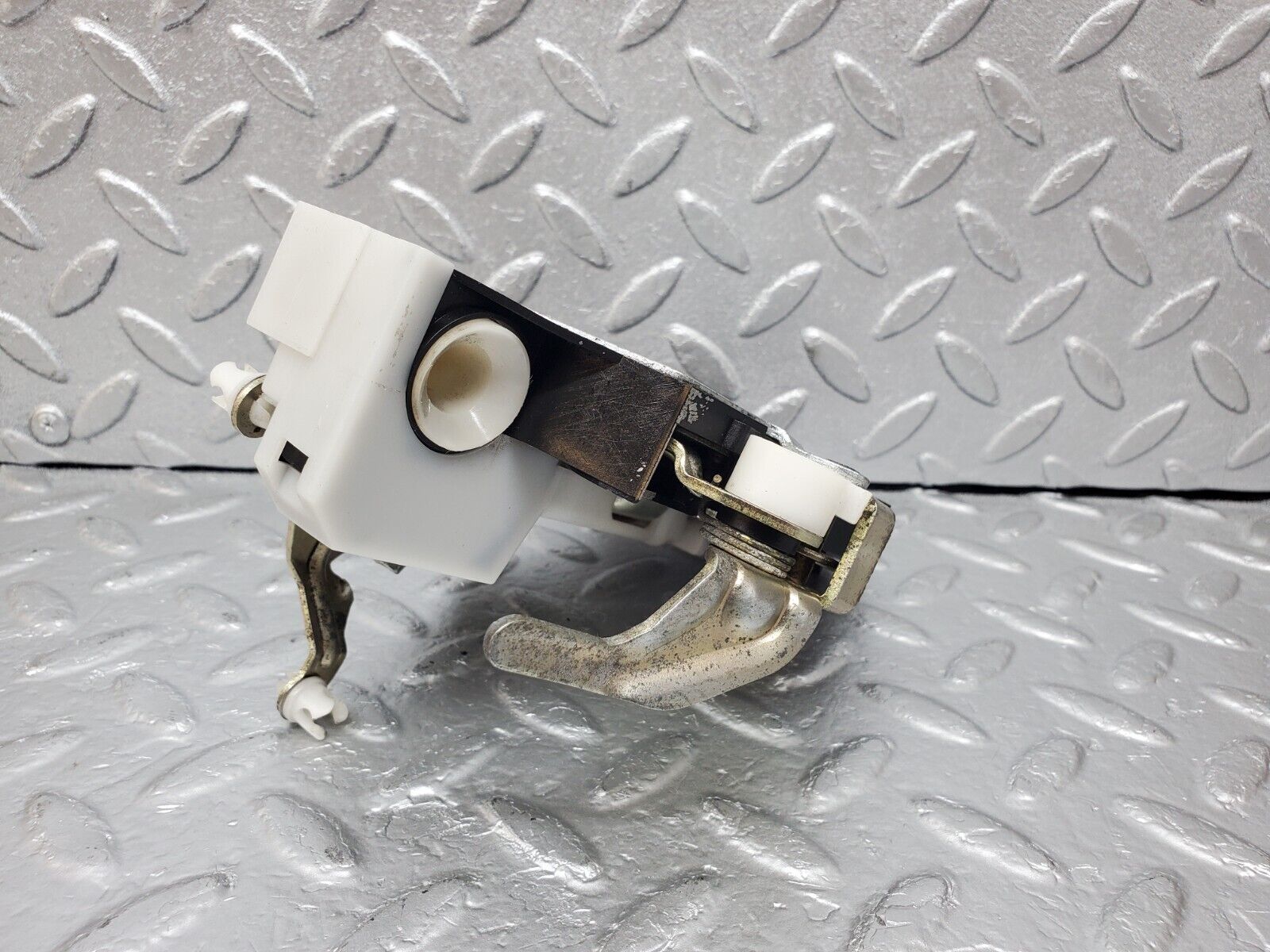 44993 Mercedes-Benz R129 300SL Coupe Left Door Lock Mechanism