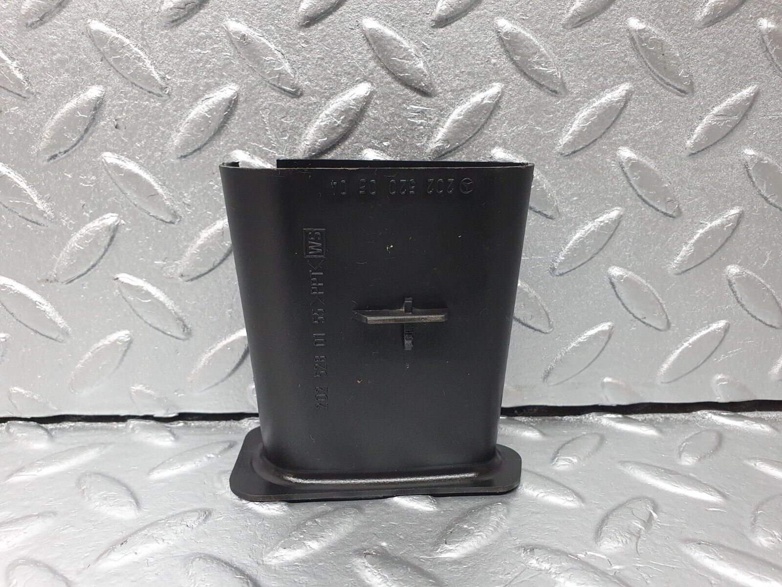 41826 Mercedes-Benz W202 C200 Engine Bay Air Duct Pipe 2025054088 2025280155