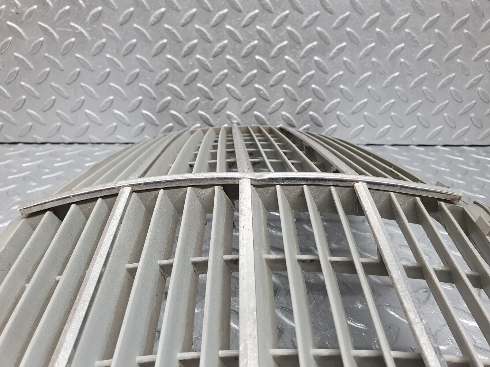 44103 Mercedes-Benz C123 230CE Coupe Bonnet Grill