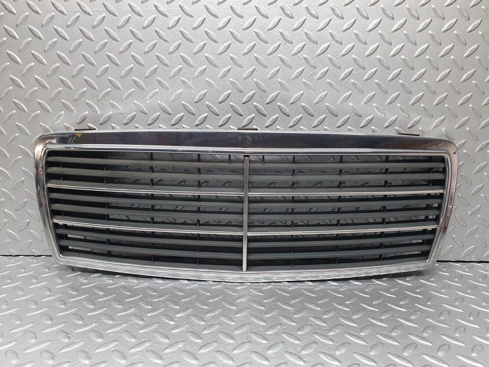 41801 Mercedes-Benz W202 C200 Bonnet Grill Chrome 2028880323