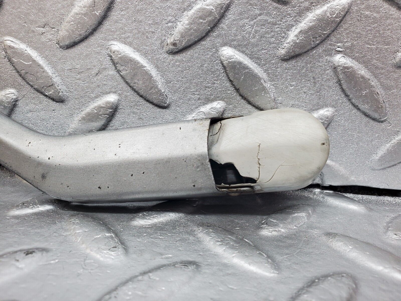 45817 Mercedes-Benz W126 420SE Headlight Wiper Arm Bosch Right Side