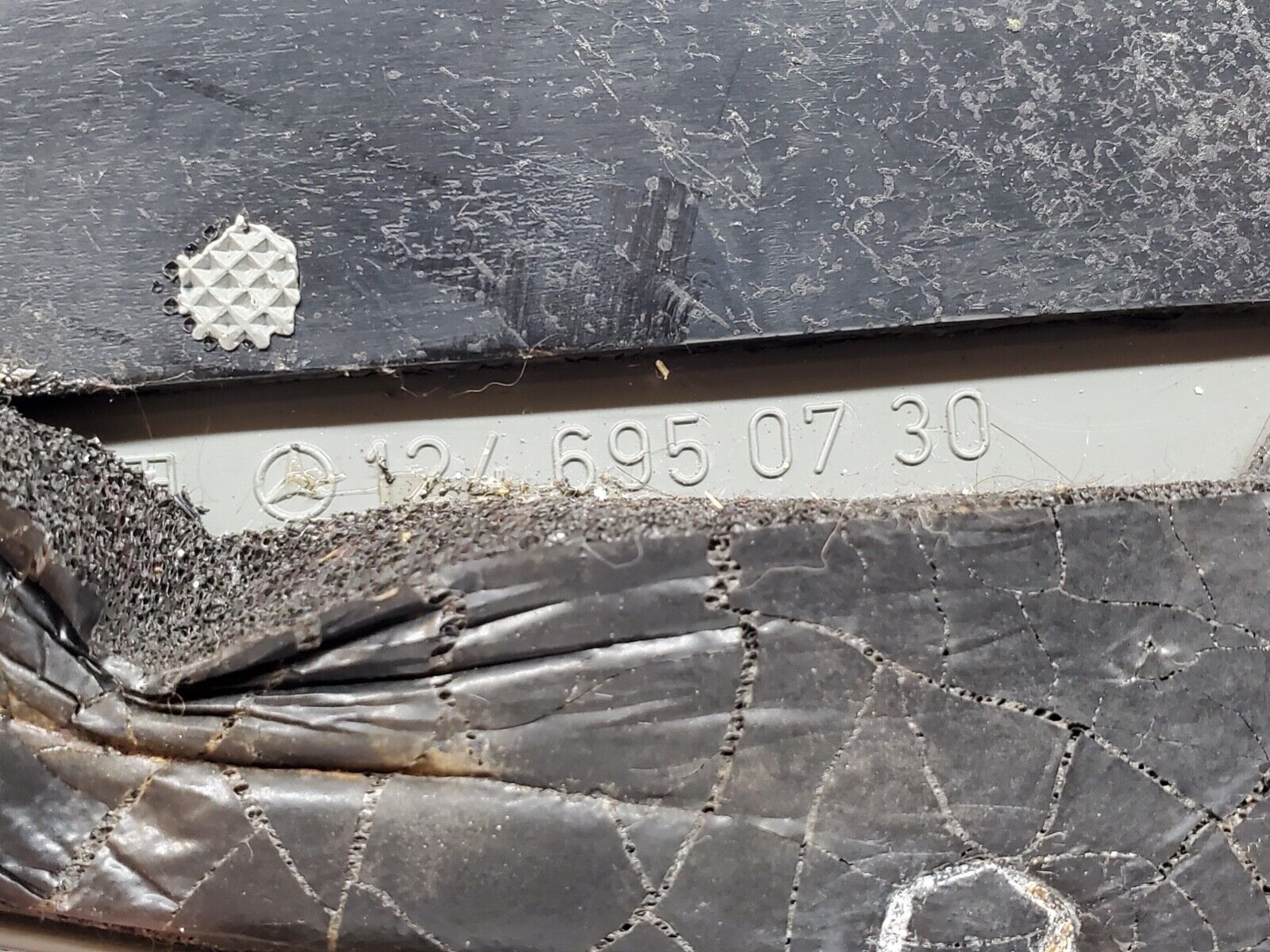 44638 Mercedes-Benz W124 220E C Pillar Cover Panel Left Side Grey 1246950730