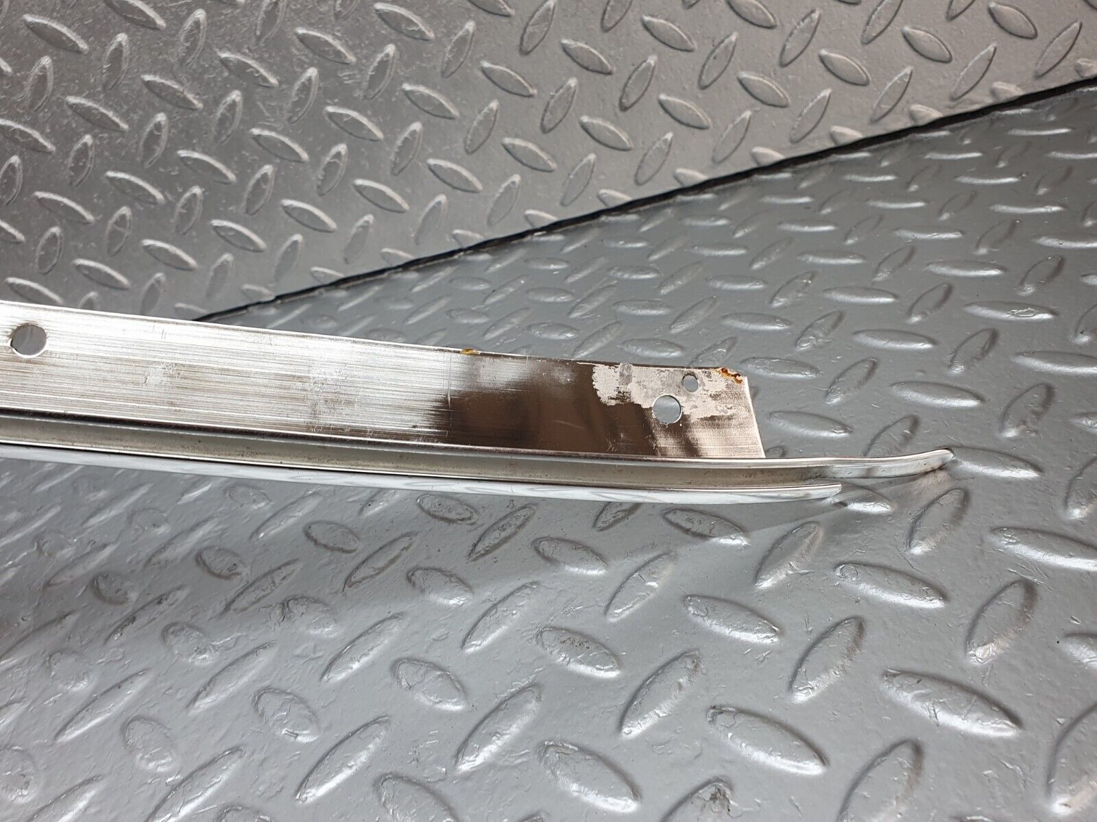 43053 Mercedes-Benz R107 Hardtop Side Window Chrome Moulding Trim Right