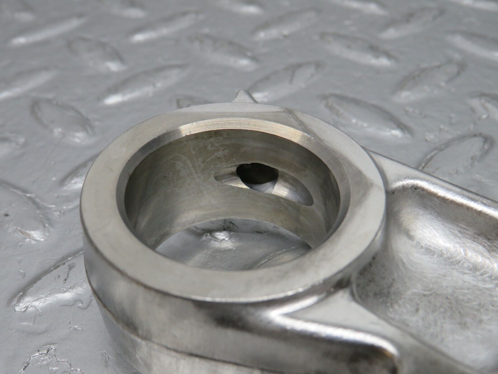 32992 Mercedes-Benz C107 R107 350 V8 Camshaft Tower Bearing 1160511810