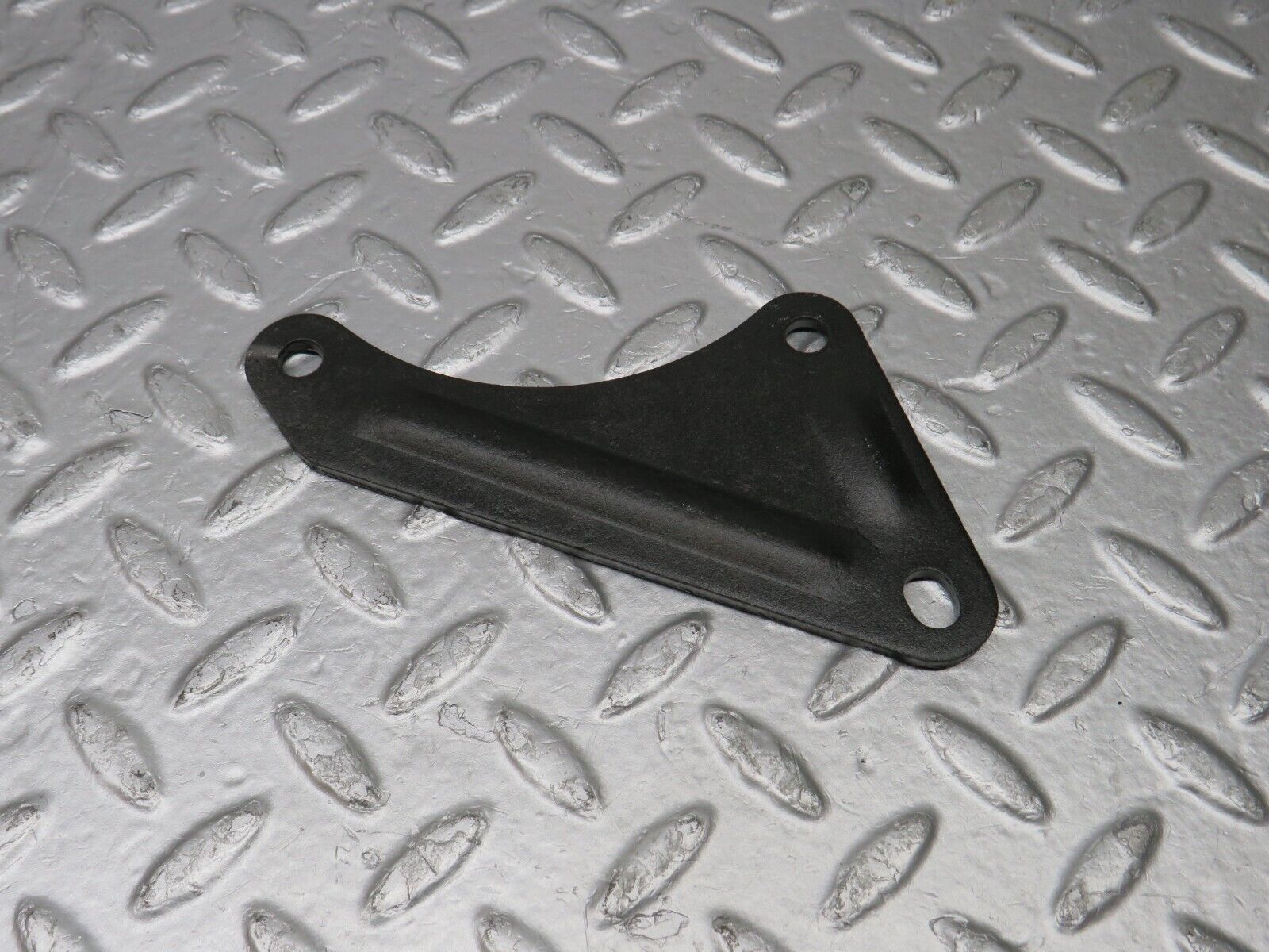 39290 Mercedes-Benz R107 500SL Air Condition Compressor Mount Bracket